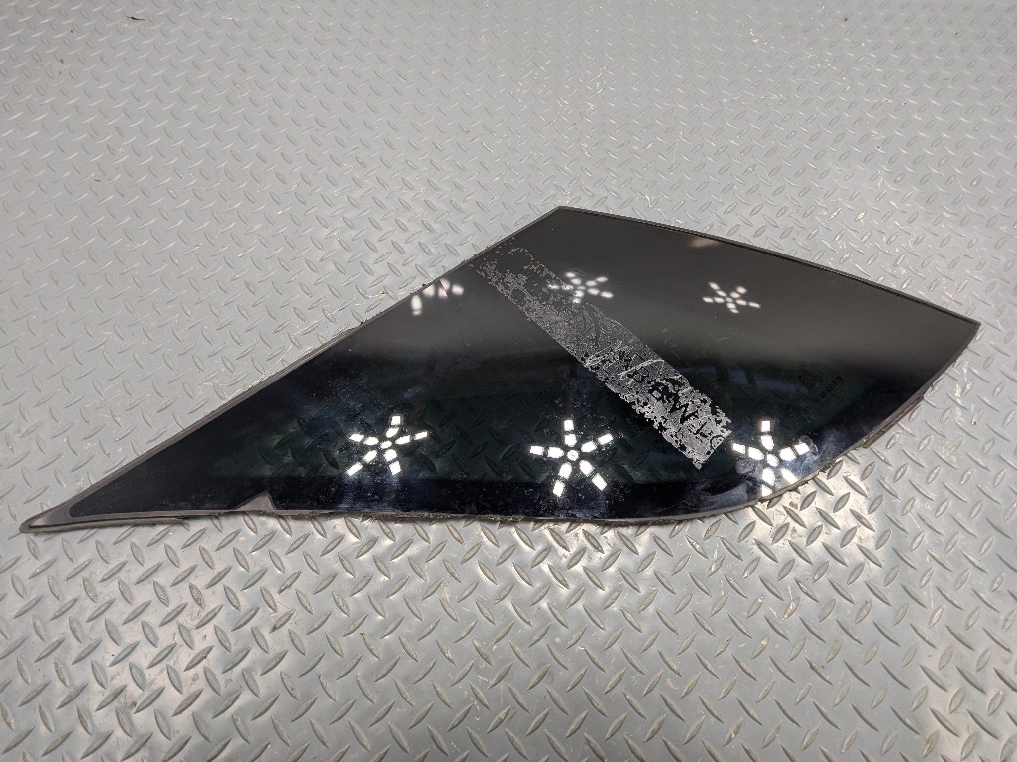 2009 - 2011 OEM MERCEDES-BENZ ML63 REAR LEFT SIDE QUARTER WINDOW GLASS