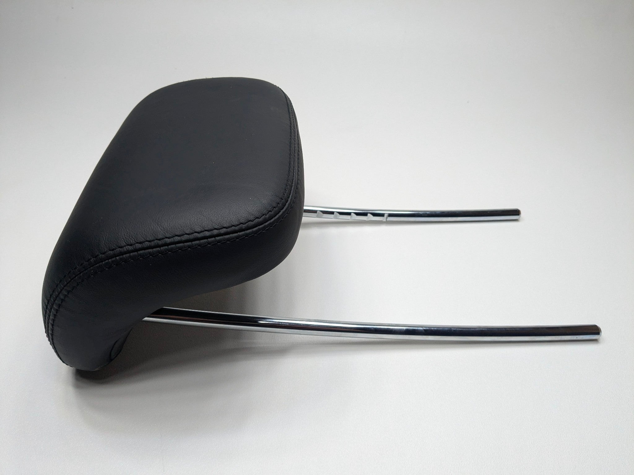 2009 - 2011 OEM MERCEDES-BENZ ML63 REAR RIGHT PASSENGER SIDE SEAT HEADREST BLACK