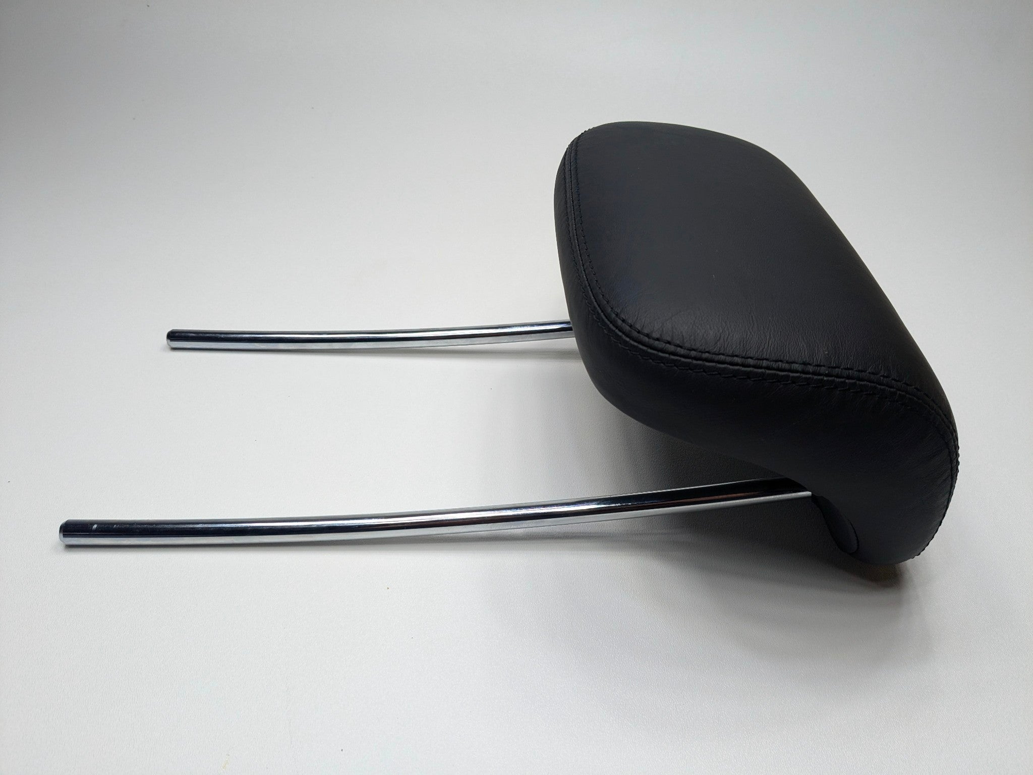 2009 - 2011 OEM MERCEDES-BENZ ML63 REAR RIGHT PASSENGER SIDE SEAT HEADREST BLACK