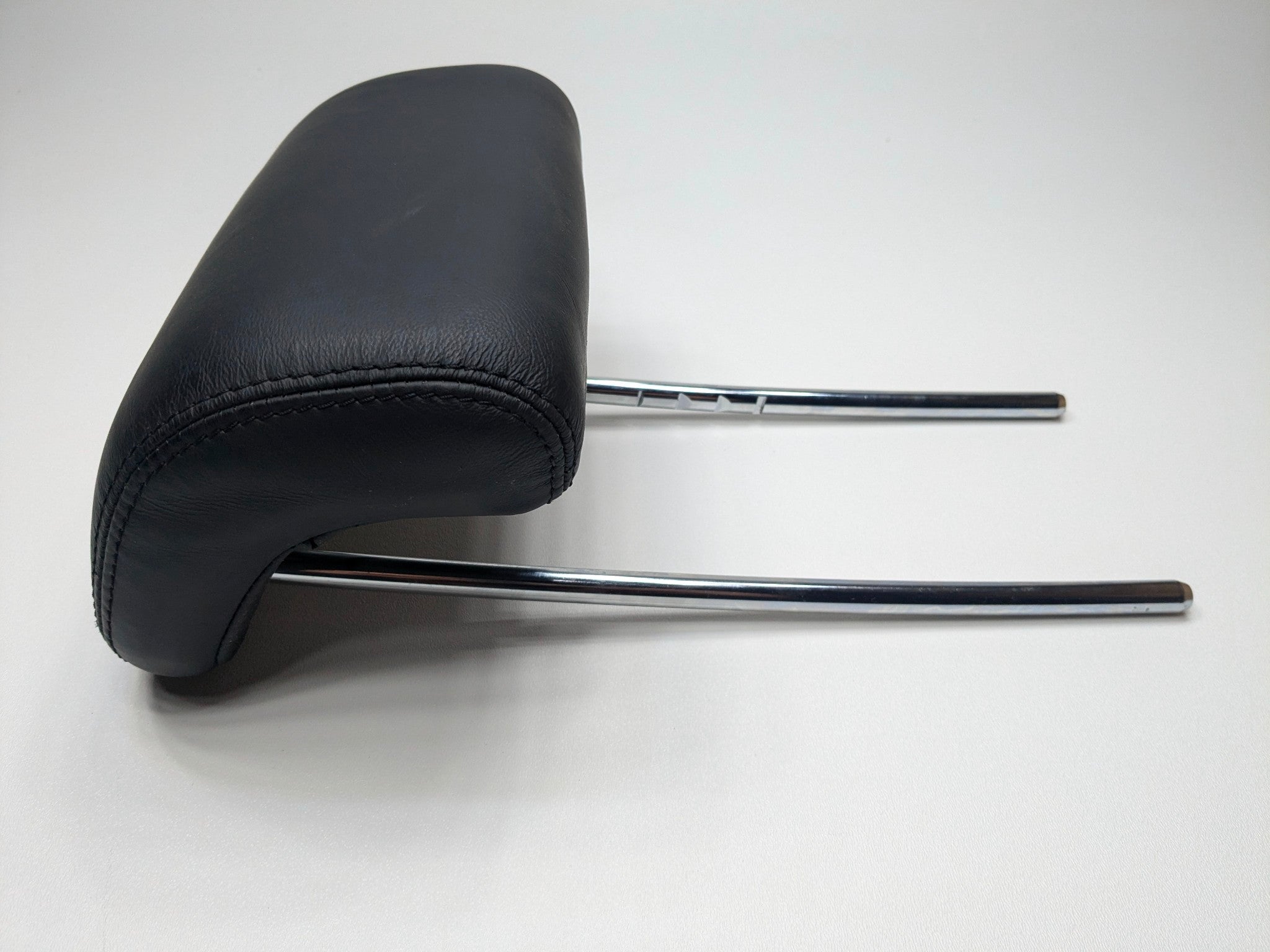 2009 - 2011 OEM MERCEDES-BENZ ML63 REAR CENTER SEAT HEADREST BLACK