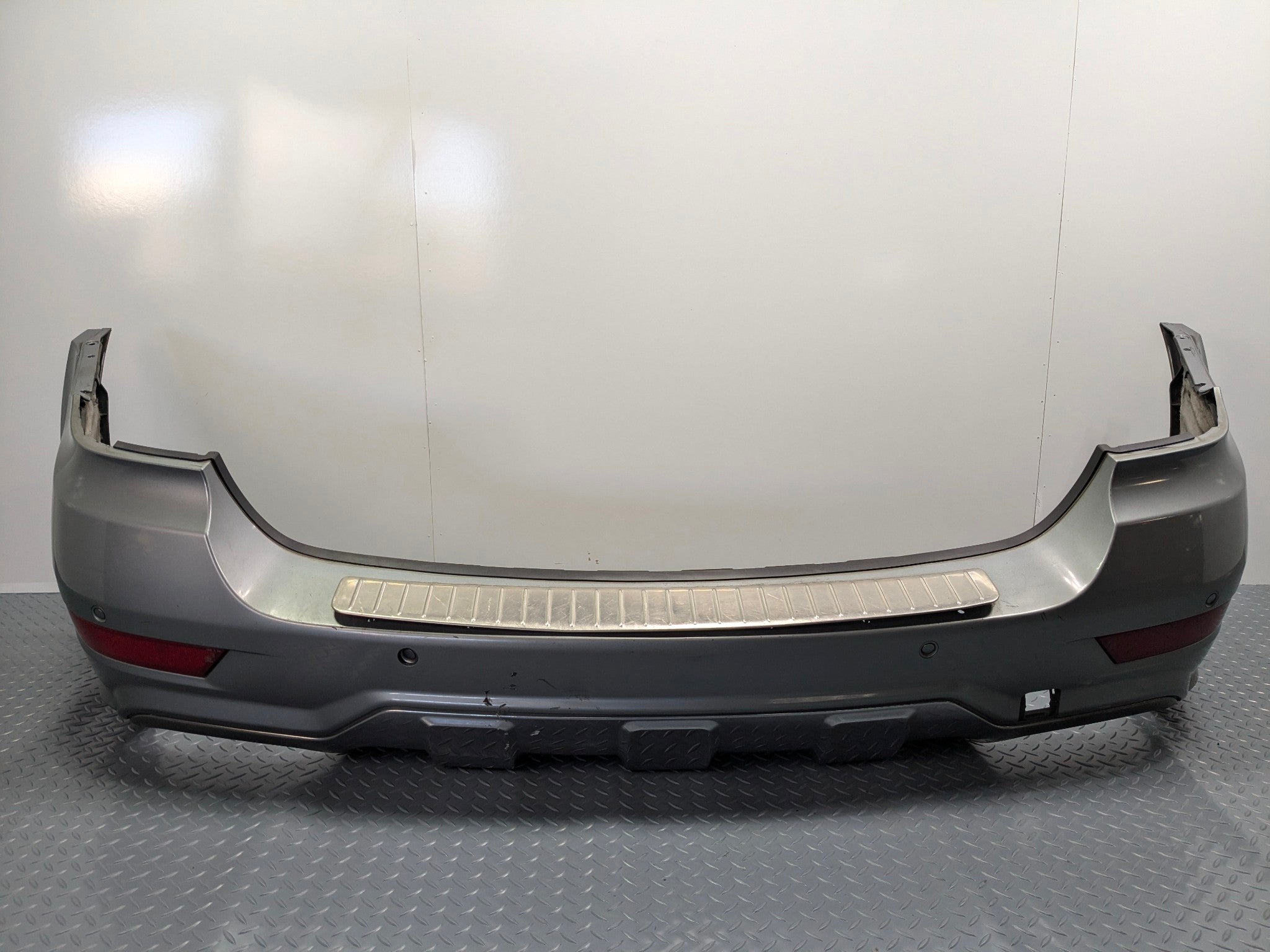 2009 - 2011 OEM MERCEDES-BENZ ML63 REAR LOWER BUMPER COVER PANEL GRAY