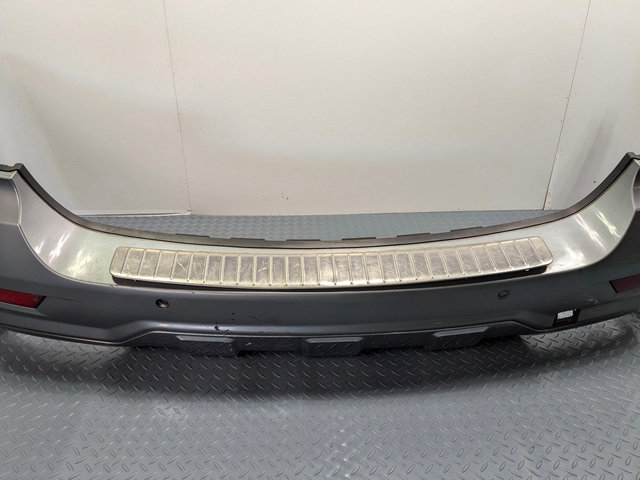2009 - 2011 OEM MERCEDES-BENZ ML63 REAR LOWER BUMPER COVER PANEL GRAY