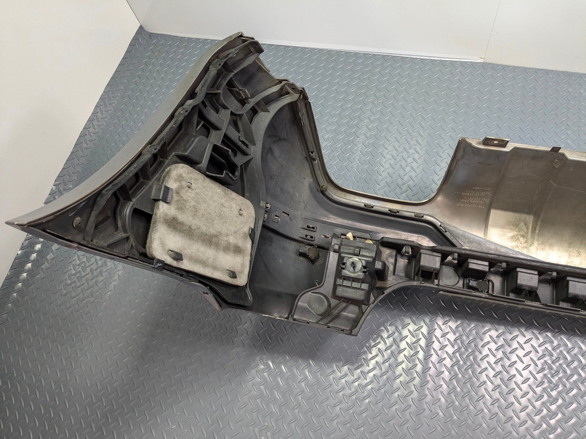 2009 - 2011 OEM MERCEDES-BENZ ML63 REAR LOWER BUMPER COVER PANEL GRAY
