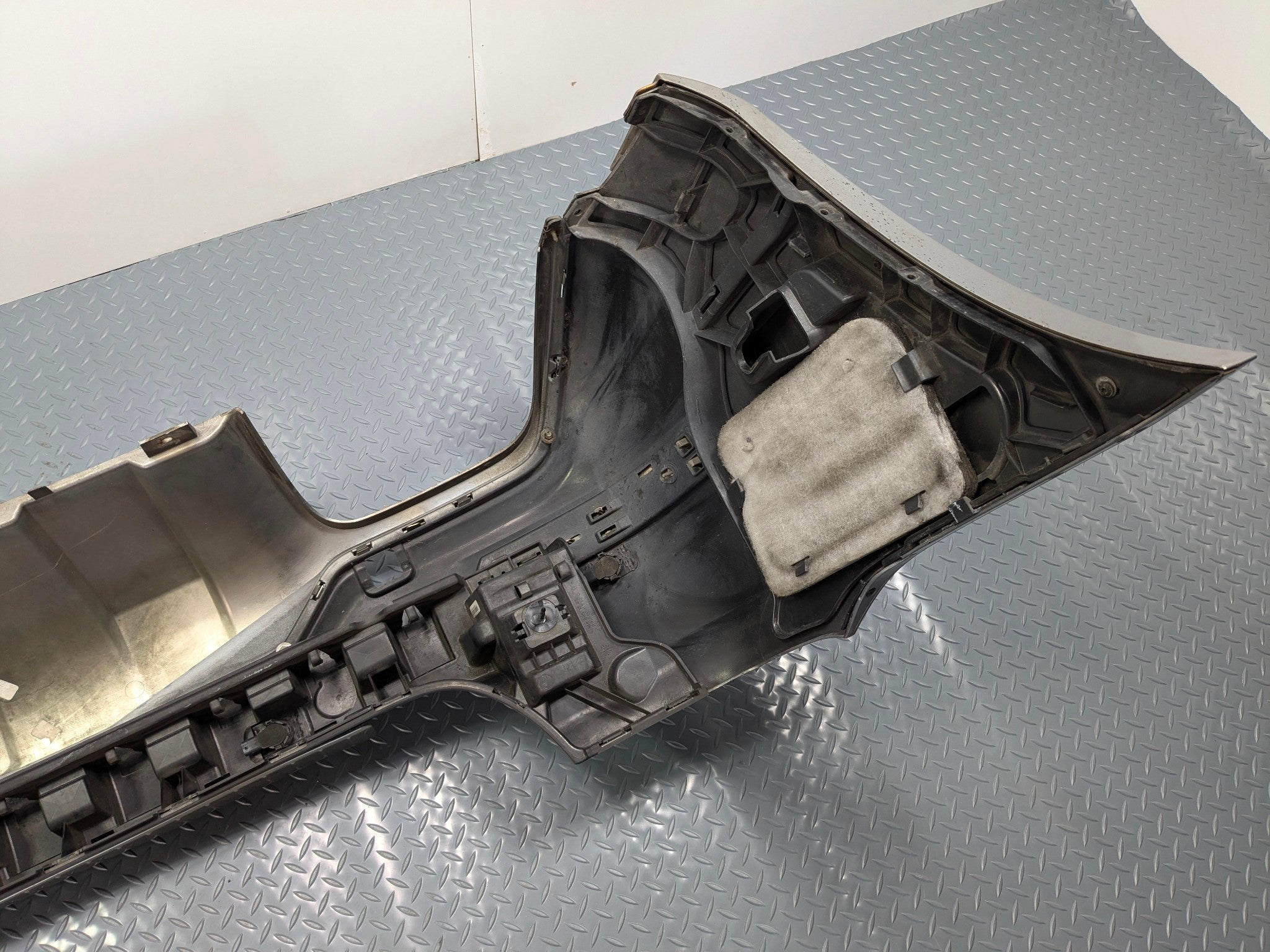 2009 - 2011 OEM MERCEDES-BENZ ML63 REAR LOWER BUMPER COVER PANEL GRAY