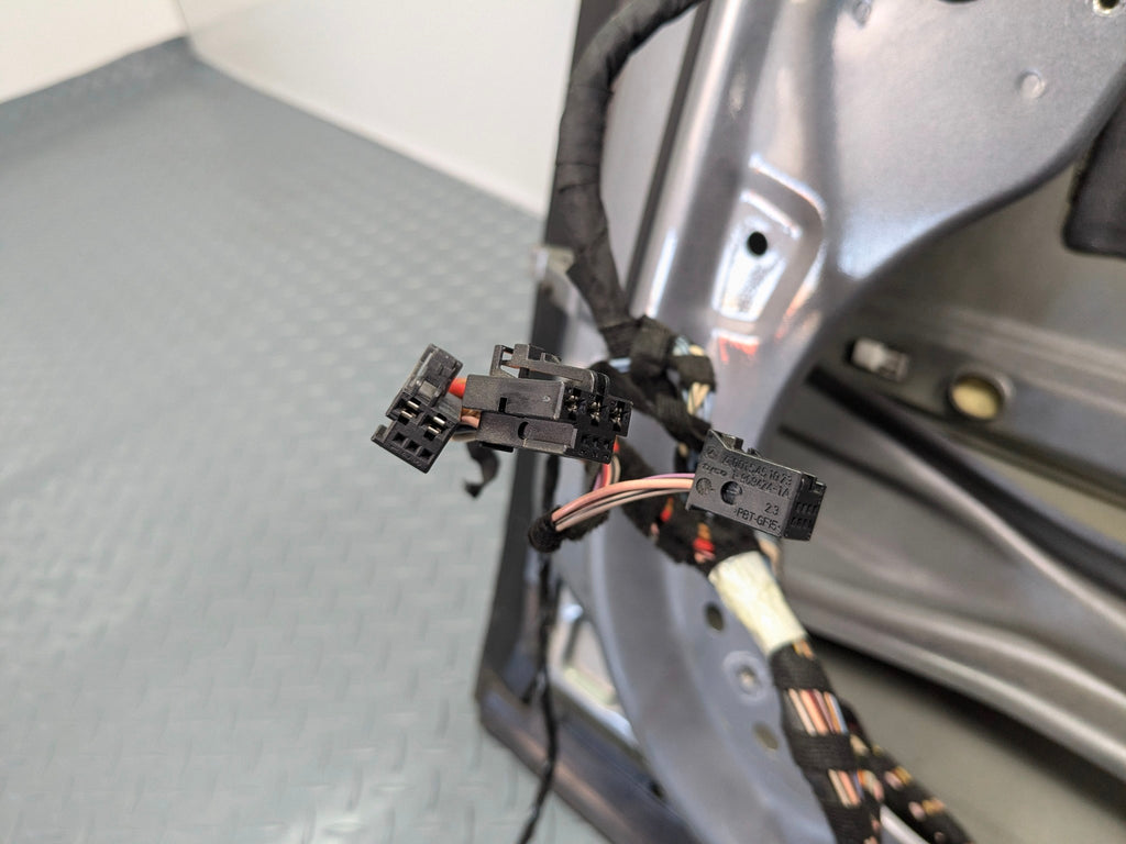 09 - 11 OEM MERCEDES-BENZ ML63 FRONT RIGHT PASSENGER SIDE DOOR SHELL PANEL GRAY