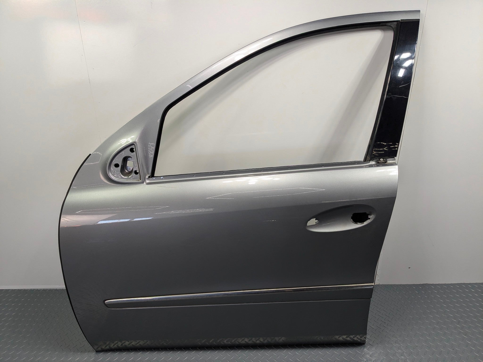 2009 - 2011 OEM MERCEDES-BENZ ML63 FRONT LEFT DRIVER SIDE DOOR SHELL PANEL GRAY