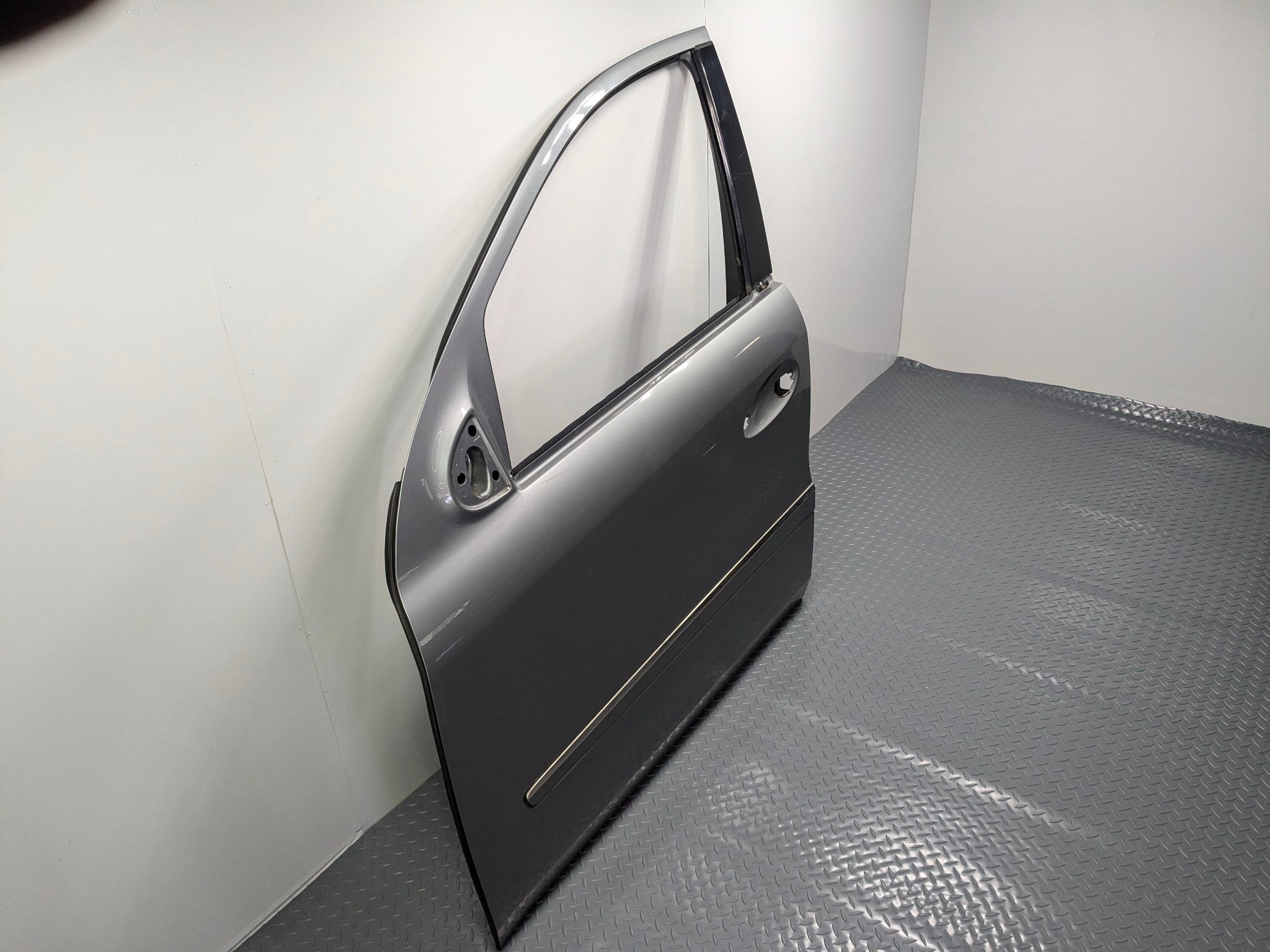 2009 - 2011 OEM MERCEDES-BENZ ML63 FRONT LEFT DRIVER SIDE DOOR SHELL PANEL GRAY