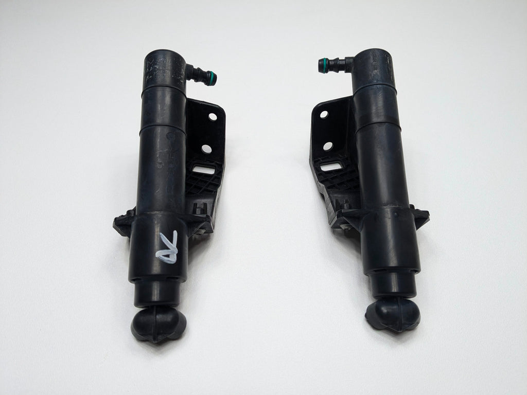 2009 - 2011 OEM MERCEDES-BENZ ML63 FRONT LEFT AND RIGHT HEADLIGHT WASHER NOZZLE