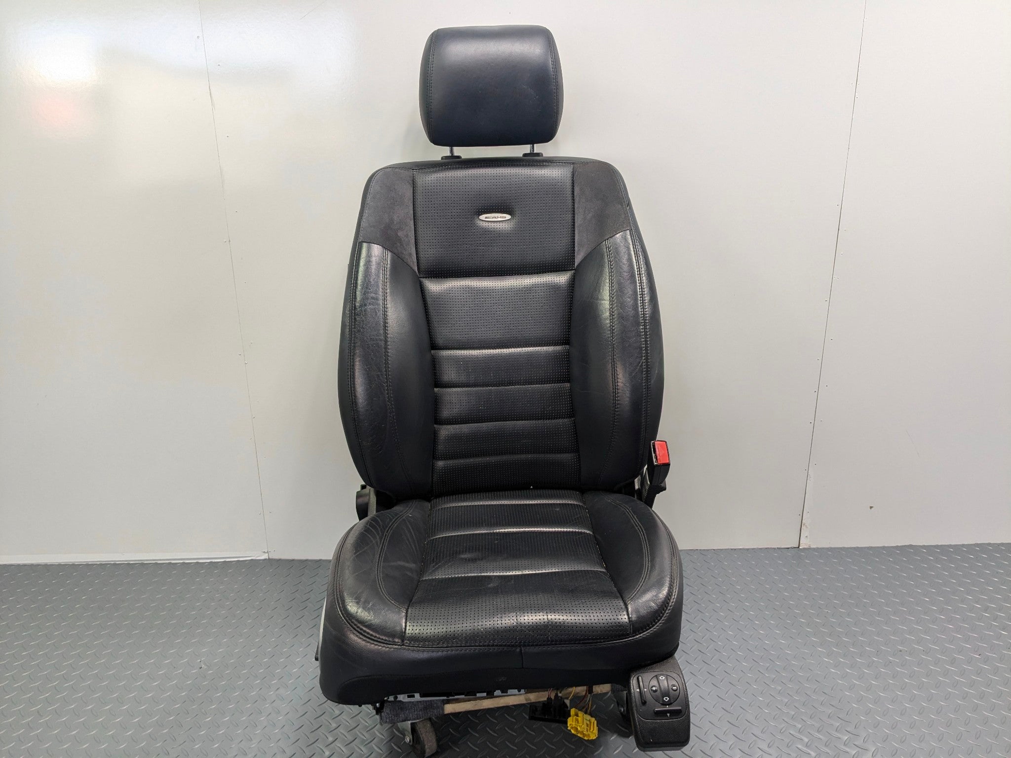09 - 11 OEM MERCEDES-BENZ ML63 FRONT RIGHT SIDE SEAT WITH HEADREST BLACK LEATHER