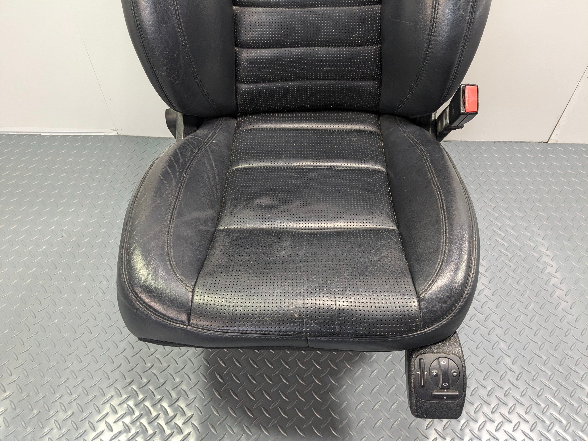 09 - 11 OEM MERCEDES-BENZ ML63 FRONT RIGHT SIDE SEAT WITH HEADREST BLACK LEATHER