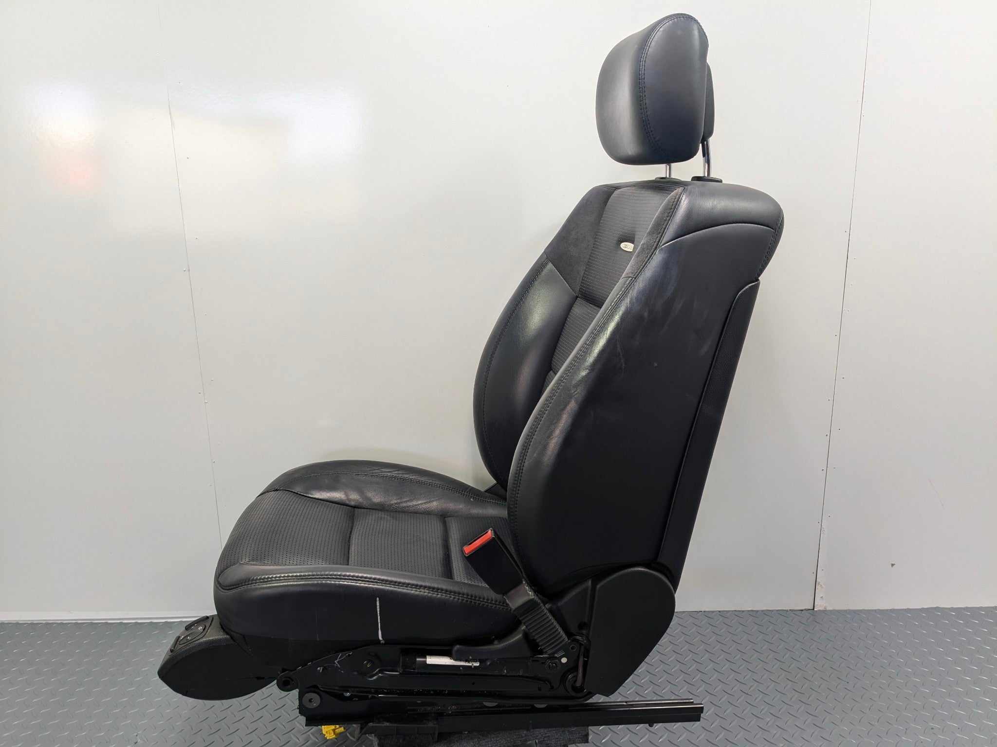 09 - 11 OEM MERCEDES-BENZ ML63 FRONT RIGHT SIDE SEAT WITH HEADREST BLACK LEATHER