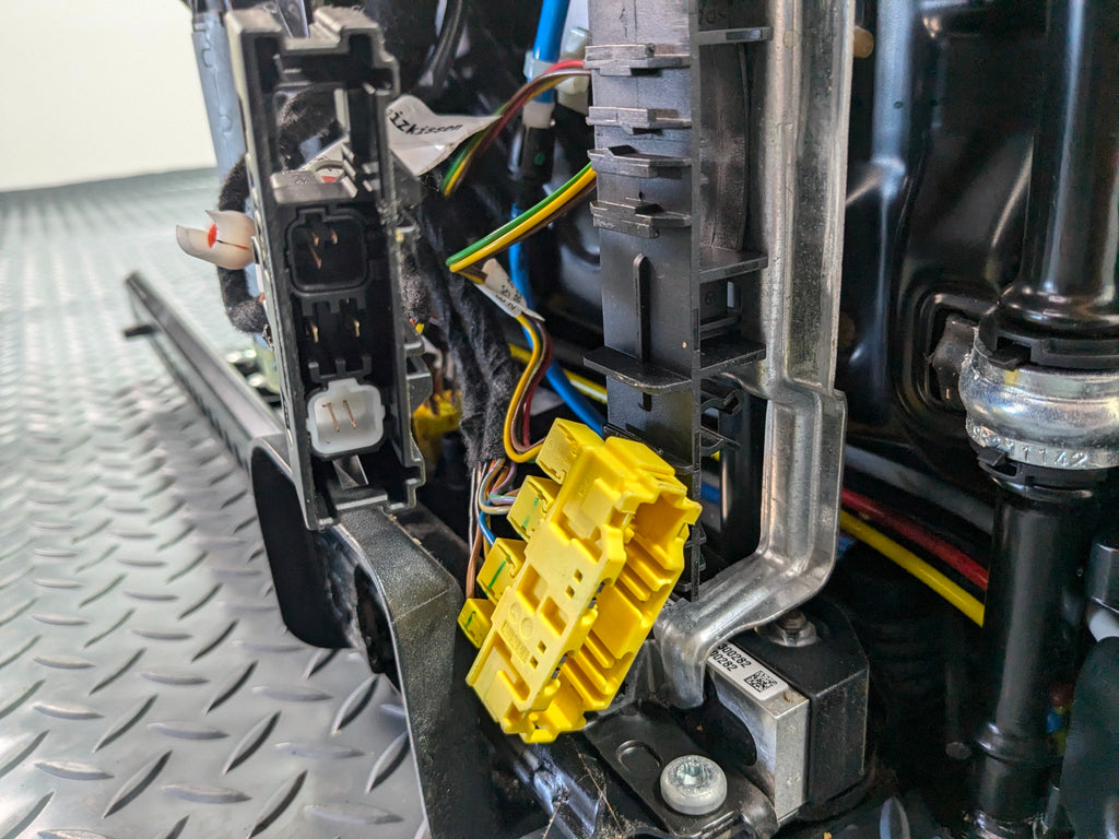 09 - 11 OEM MERCEDES-BENZ ML63 FRONT RIGHT SIDE SEAT WITH HEADREST BLACK LEATHER