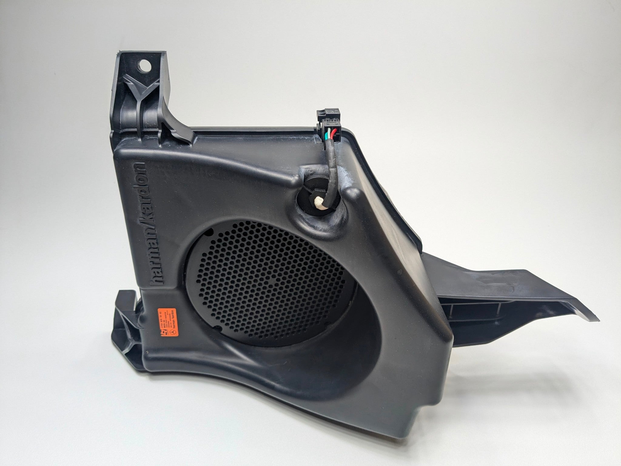 2009 - 2011 OEM MERCEDES-BENZ ML63 REAR SUBWOOFER SPEAKER HARMAN KARDON LOGIC 7