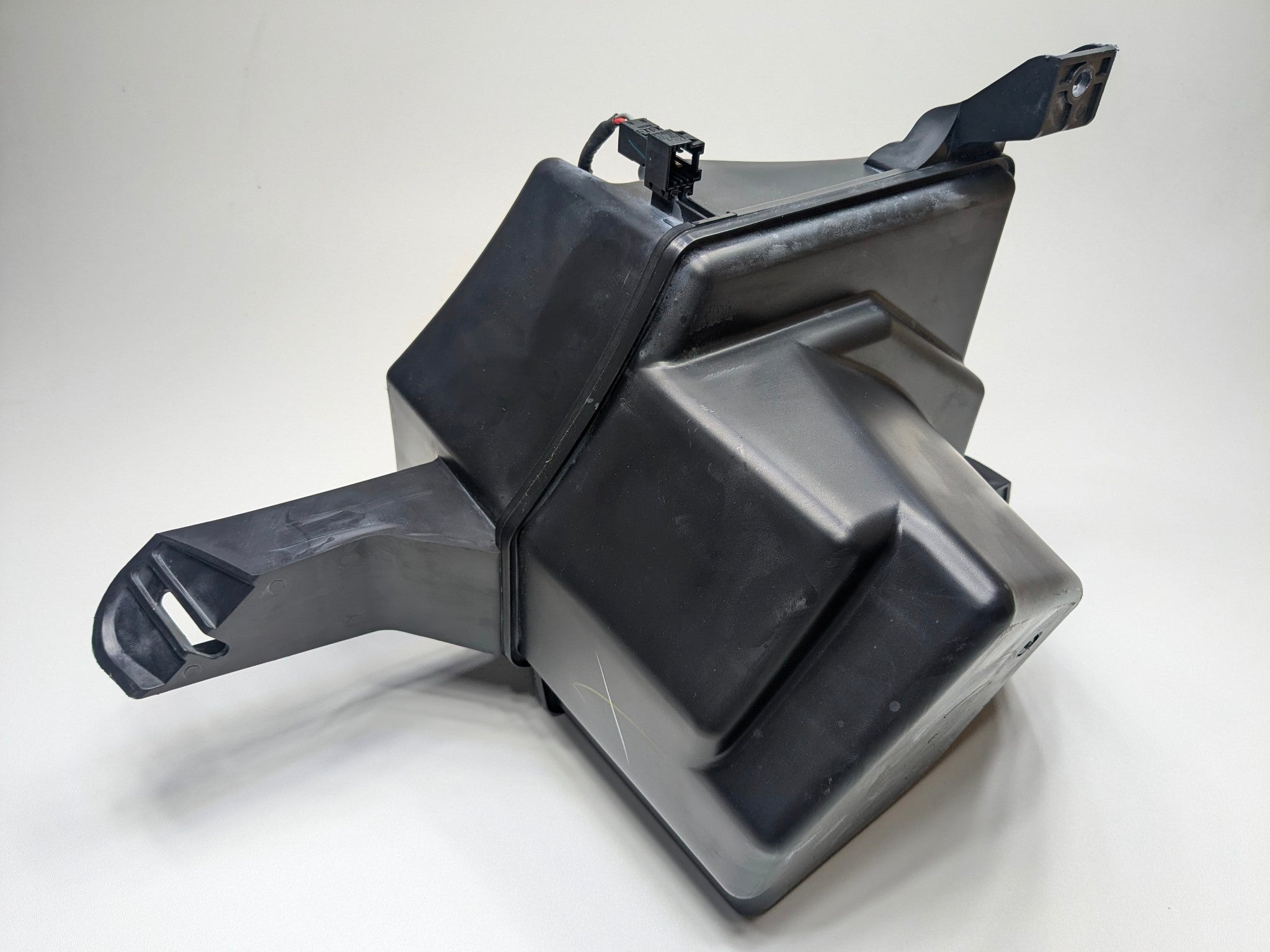 2009 - 2011 OEM MERCEDES-BENZ ML63 REAR SUBWOOFER SPEAKER HARMAN KARDON LOGIC 7