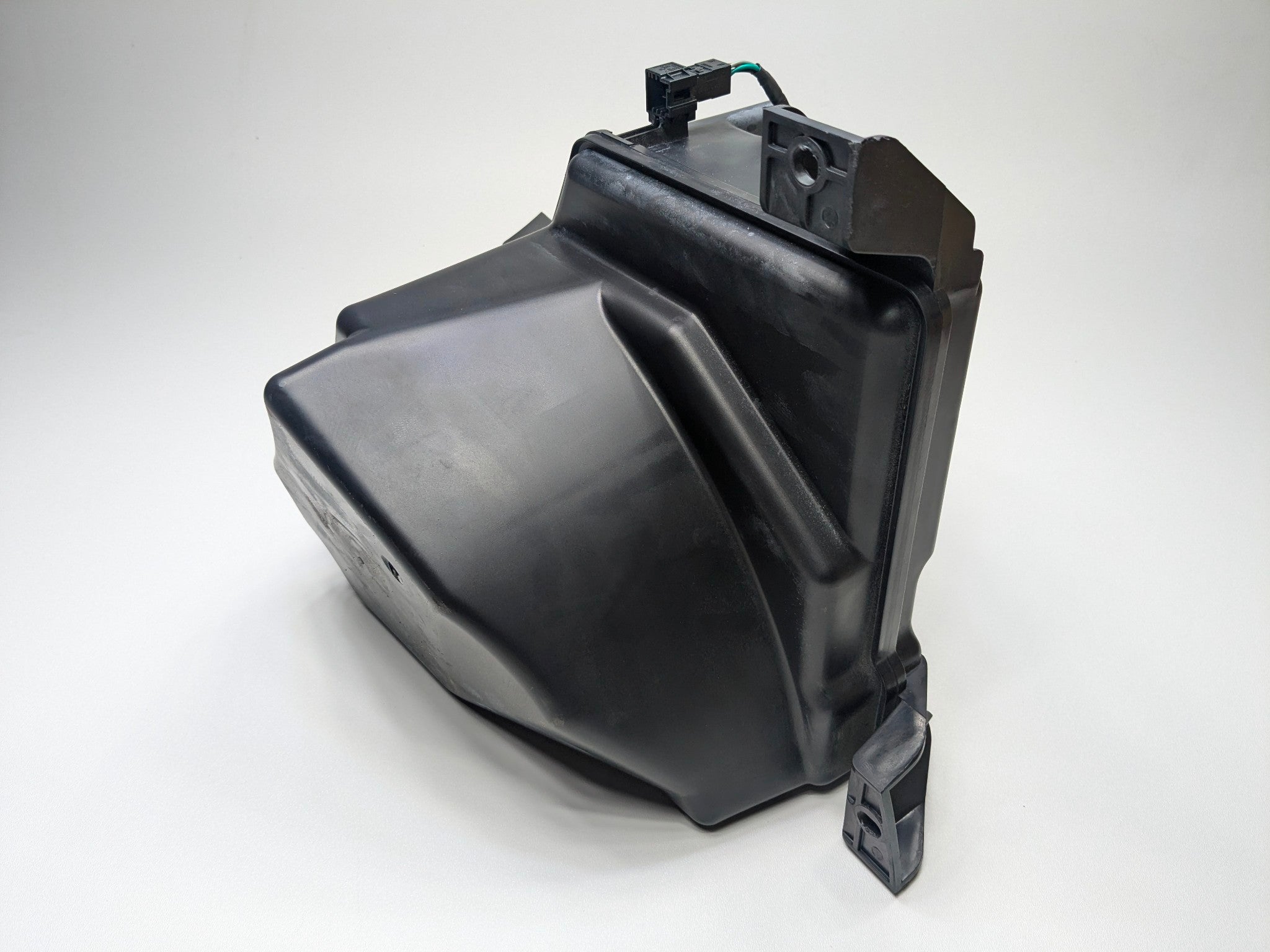 2009 - 2011 OEM MERCEDES-BENZ ML63 REAR SUBWOOFER SPEAKER HARMAN KARDON LOGIC 7
