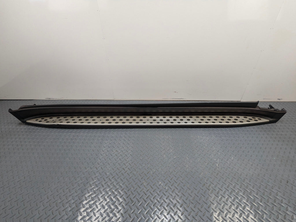 2009 - 2011 OEM MERCEDES-BENZ ML63 RIGHT SIDE RUNNING BOARD STEP PAD ASSEMBLY