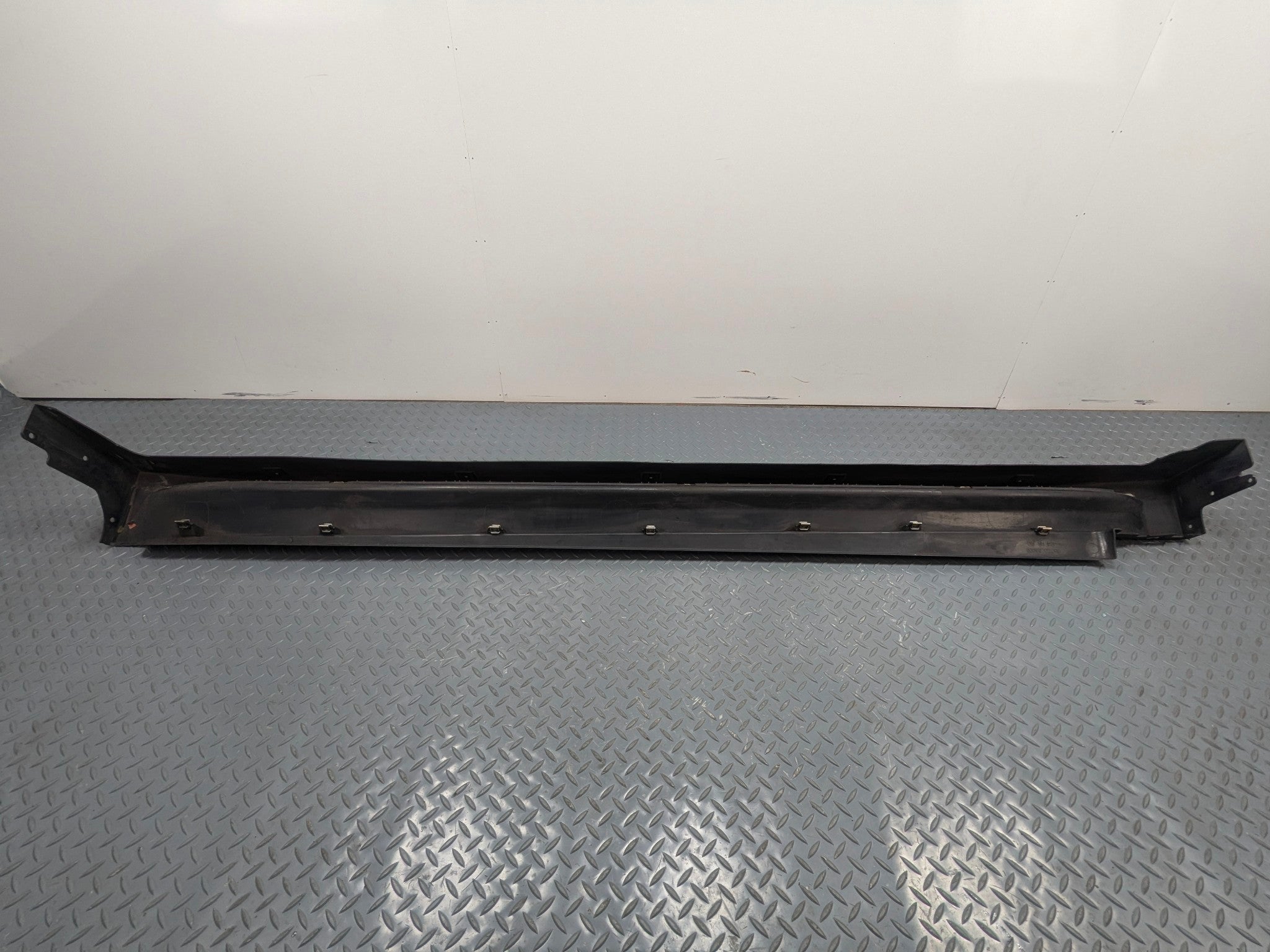 2009 - 2011 OEM MERCEDES-BENZ ML63 RIGHT SIDE RUNNING BOARD STEP PAD ASSEMBLY