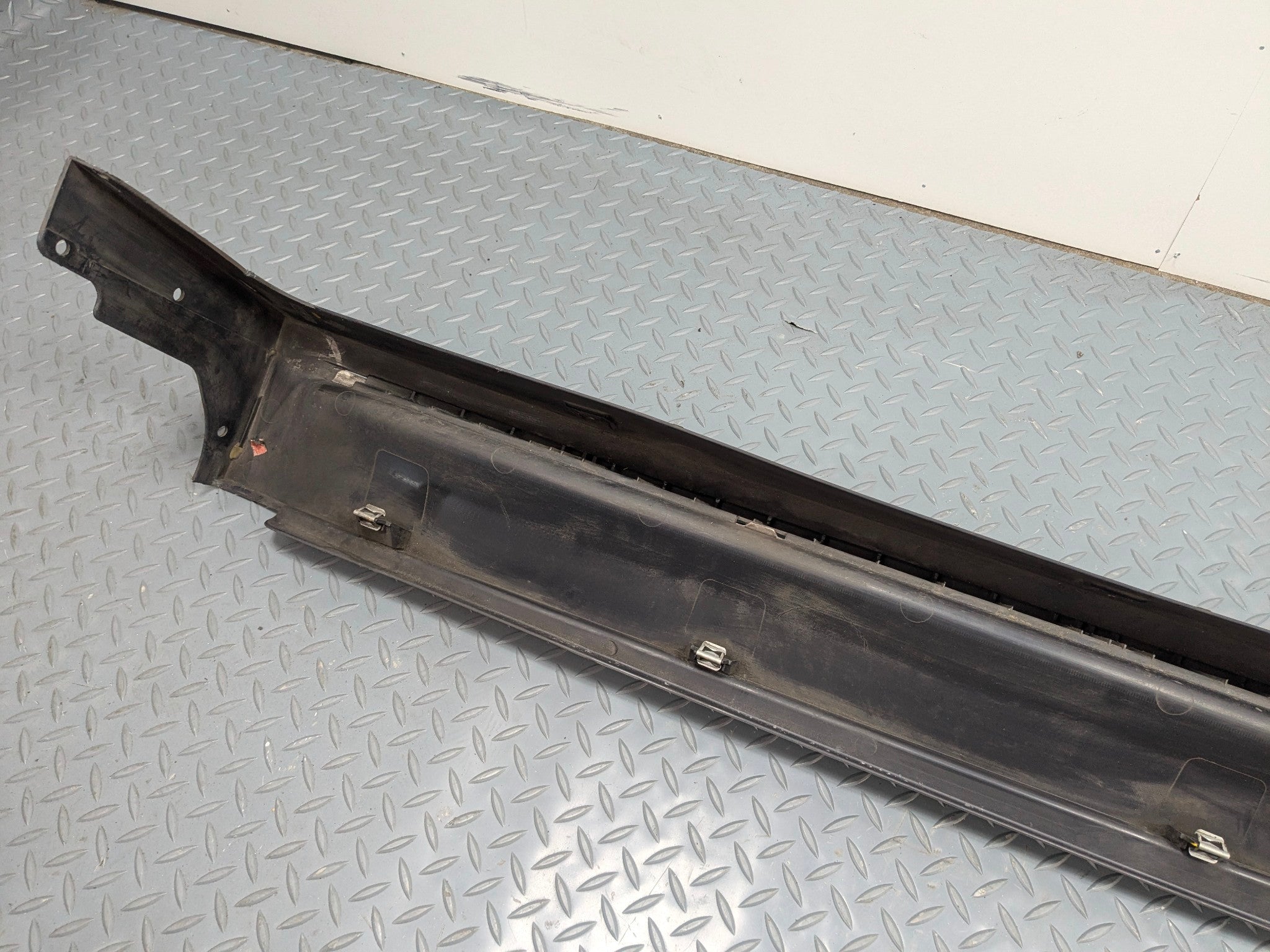 2009 - 2011 OEM MERCEDES-BENZ ML63 RIGHT SIDE RUNNING BOARD STEP PAD ASSEMBLY