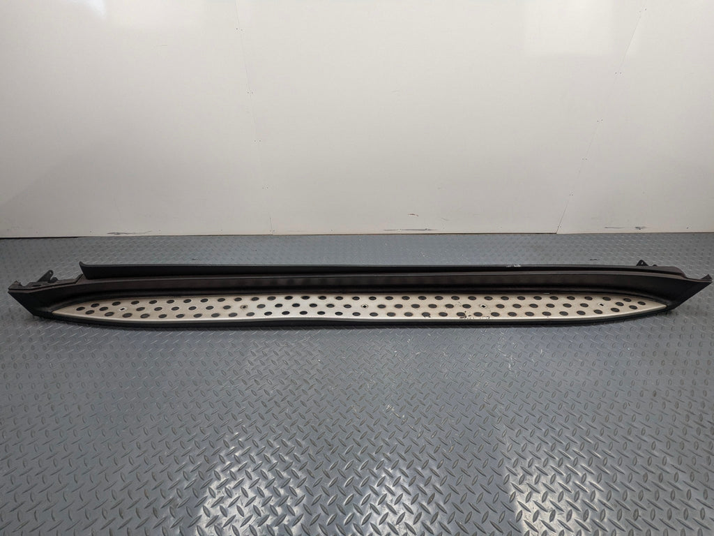 2009 - 2011 OEM MERCEDES-BENZ ML63 LEFT SIDE RUNNING BOARD STEP PAD ASSEMBLY
