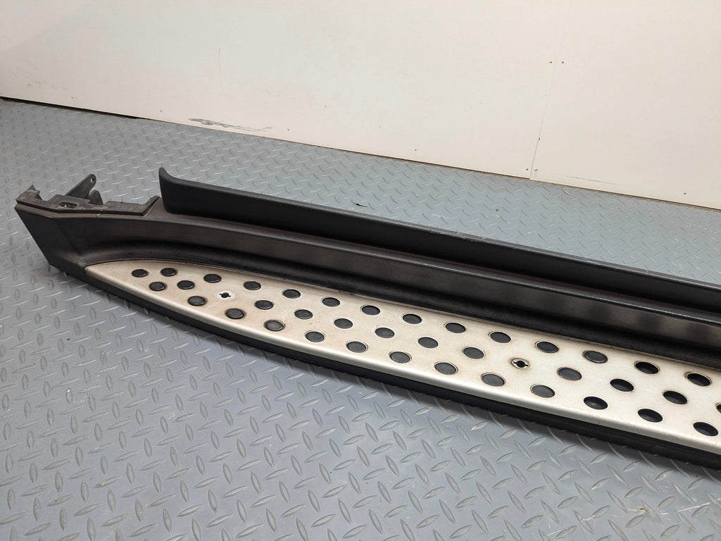 2009 - 2011 OEM MERCEDES-BENZ ML63 LEFT SIDE RUNNING BOARD STEP PAD ASSEMBLY