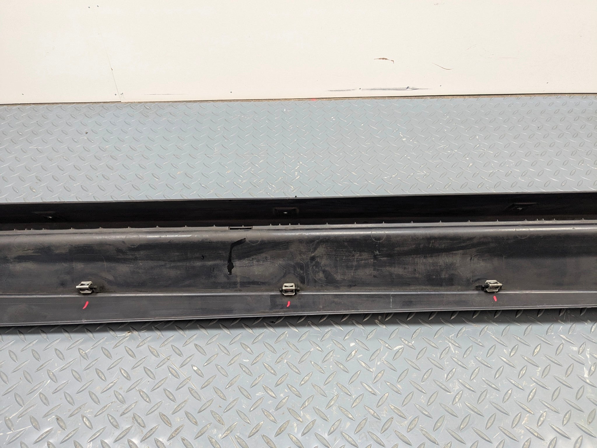 2009 - 2011 OEM MERCEDES-BENZ ML63 LEFT SIDE RUNNING BOARD STEP PAD ASSEMBLY