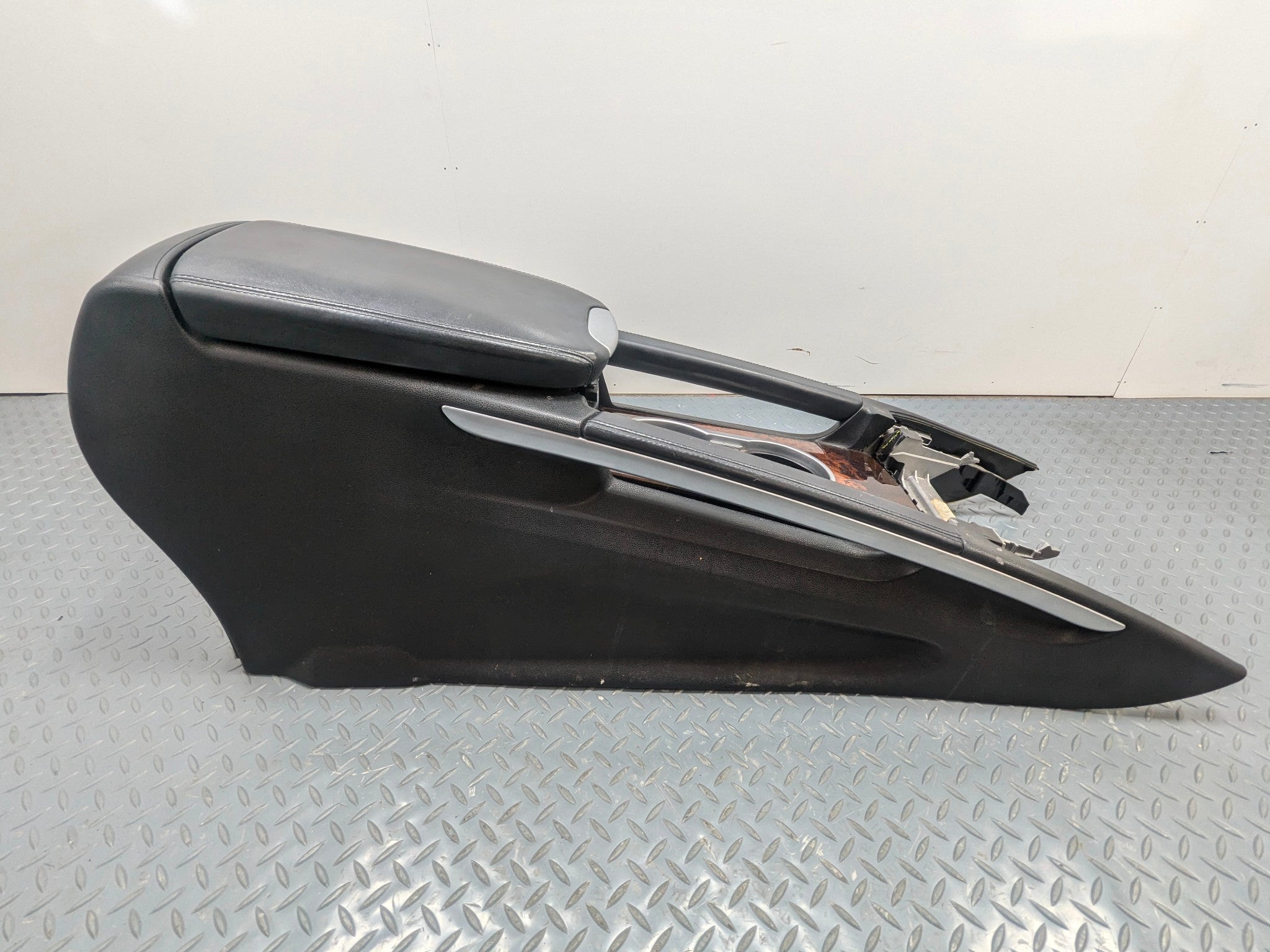 09 - 11 OEM MERCEDES-BENZ ML63 INTERIOR CENTER FLOOR CONSOLE ARMREST ASSEMBLY