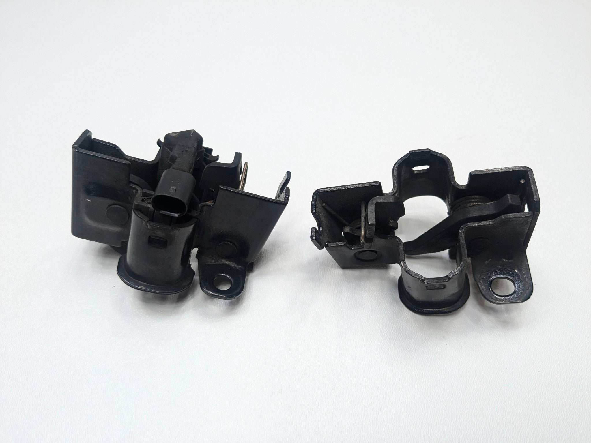 2009 - 2011 OEM MERCEDES-BENZ ML63 FRONT LR SIDE HOOD SAFETY CATCH LATCH LOCK