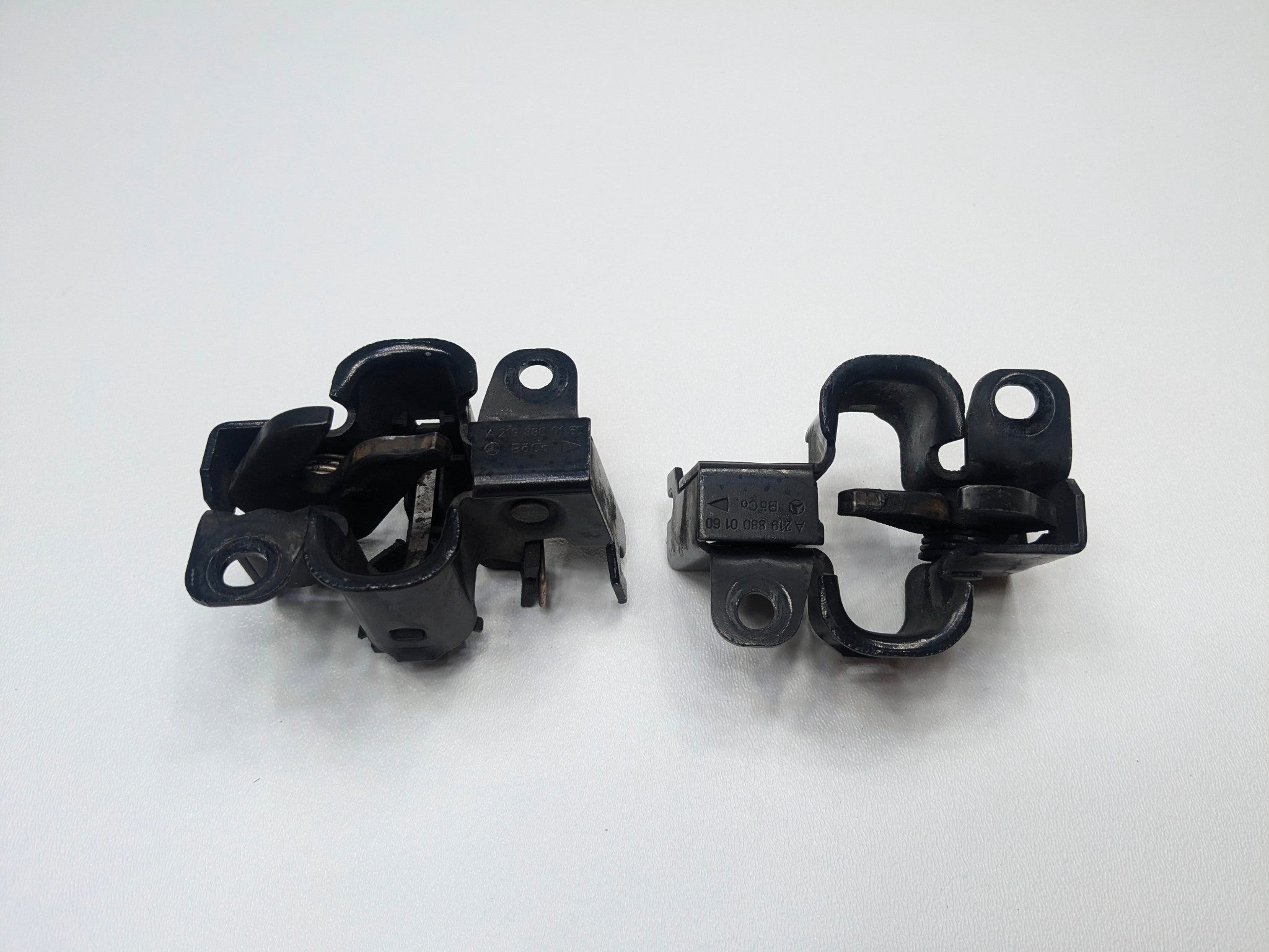 2009 - 2011 OEM MERCEDES-BENZ ML63 FRONT LR SIDE HOOD SAFETY CATCH LATCH LOCK