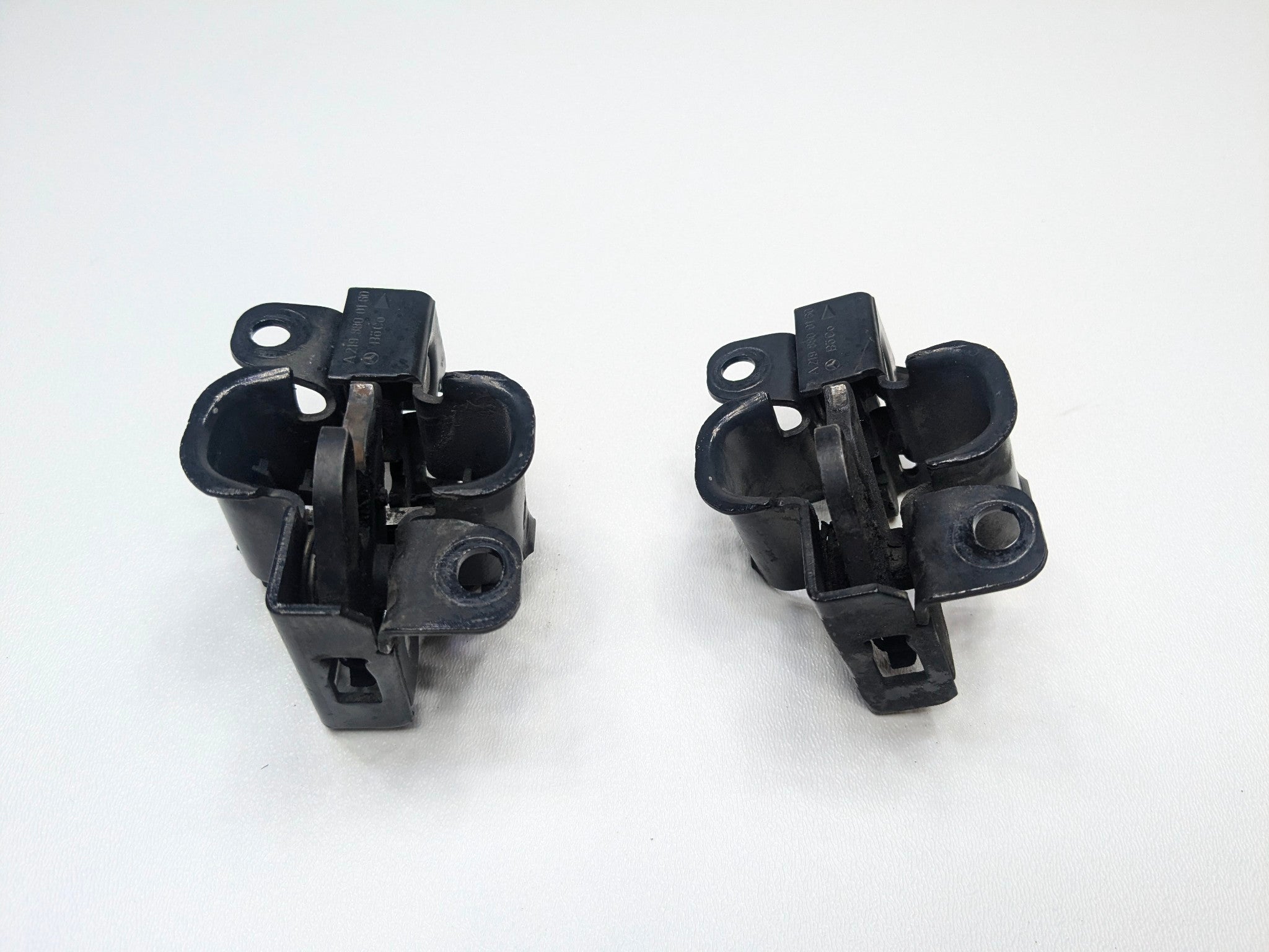 2009 - 2011 OEM MERCEDES-BENZ ML63 FRONT LR SIDE HOOD SAFETY CATCH LATCH LOCK