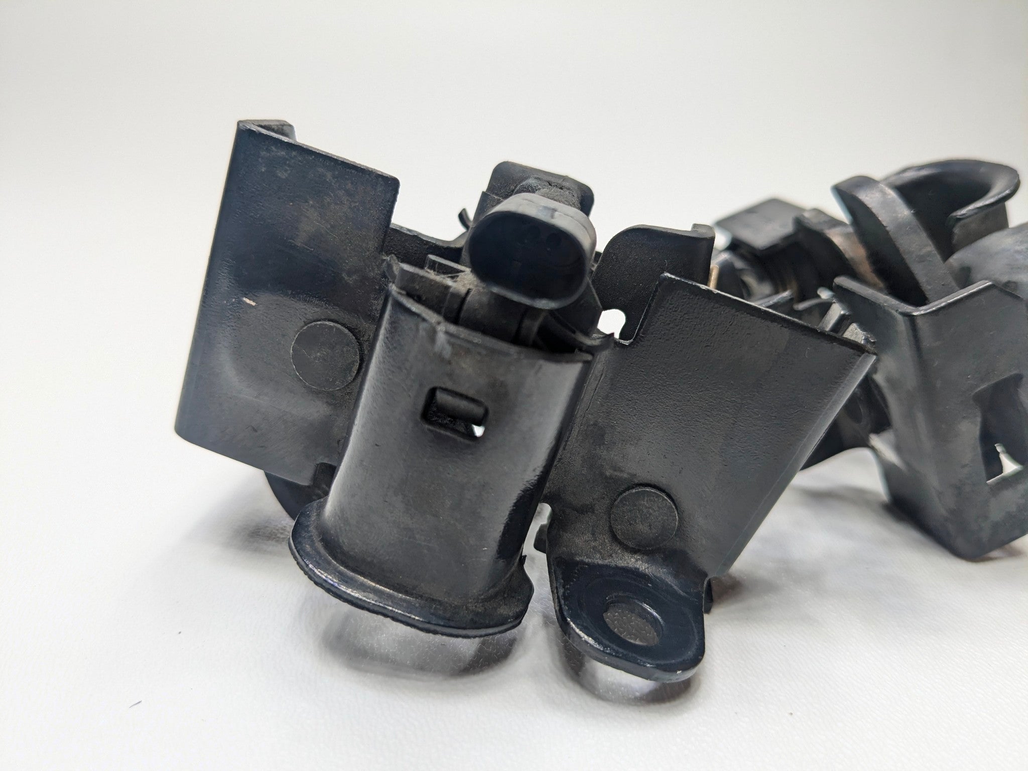 2009 - 2011 OEM MERCEDES-BENZ ML63 FRONT LR SIDE HOOD SAFETY CATCH LATCH LOCK