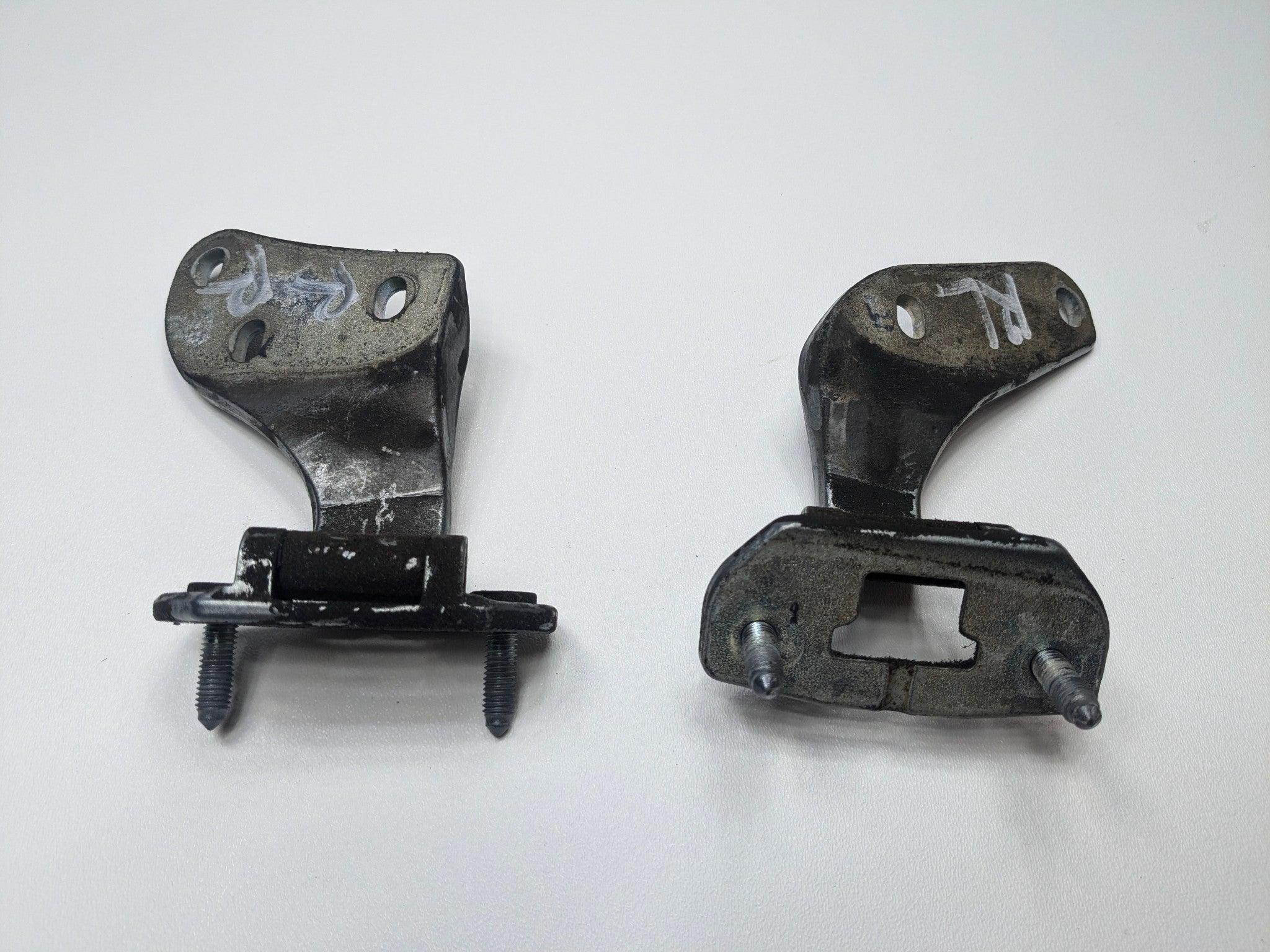 2009 - 2011 OEM MERCEDES-BENZ ML63 REAR TAILGATE HINGES PAIR
