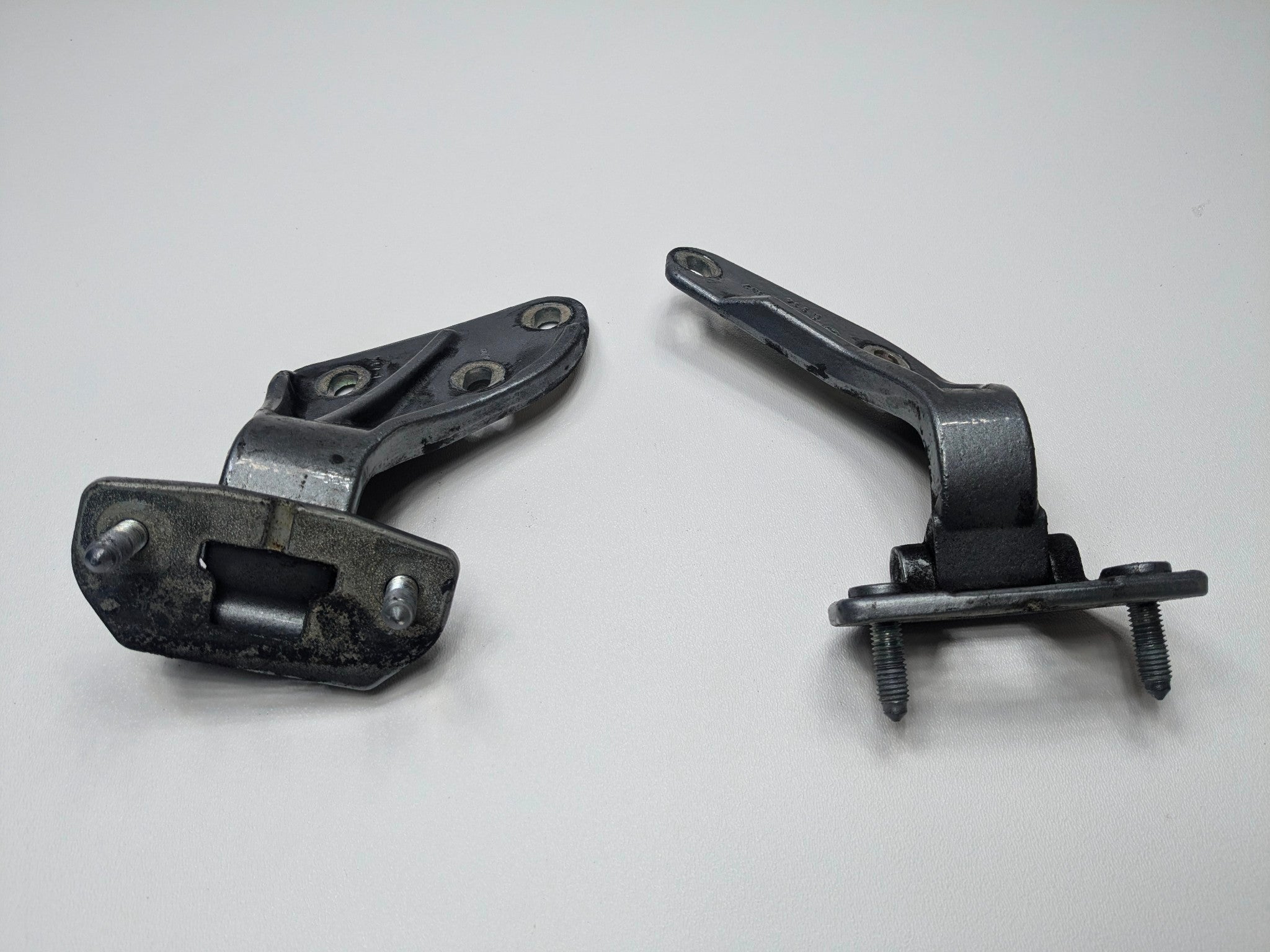 2009 - 2011 OEM MERCEDES-BENZ ML63 REAR TAILGATE HINGES PAIR