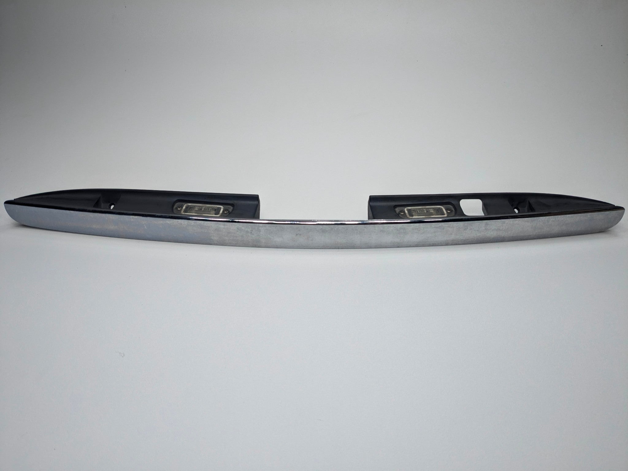 2009 - 2011 OEM MERCEDES-BENZ ML63 TRUNK LID HATCH LATCH HANDLE MOLDING TRIM