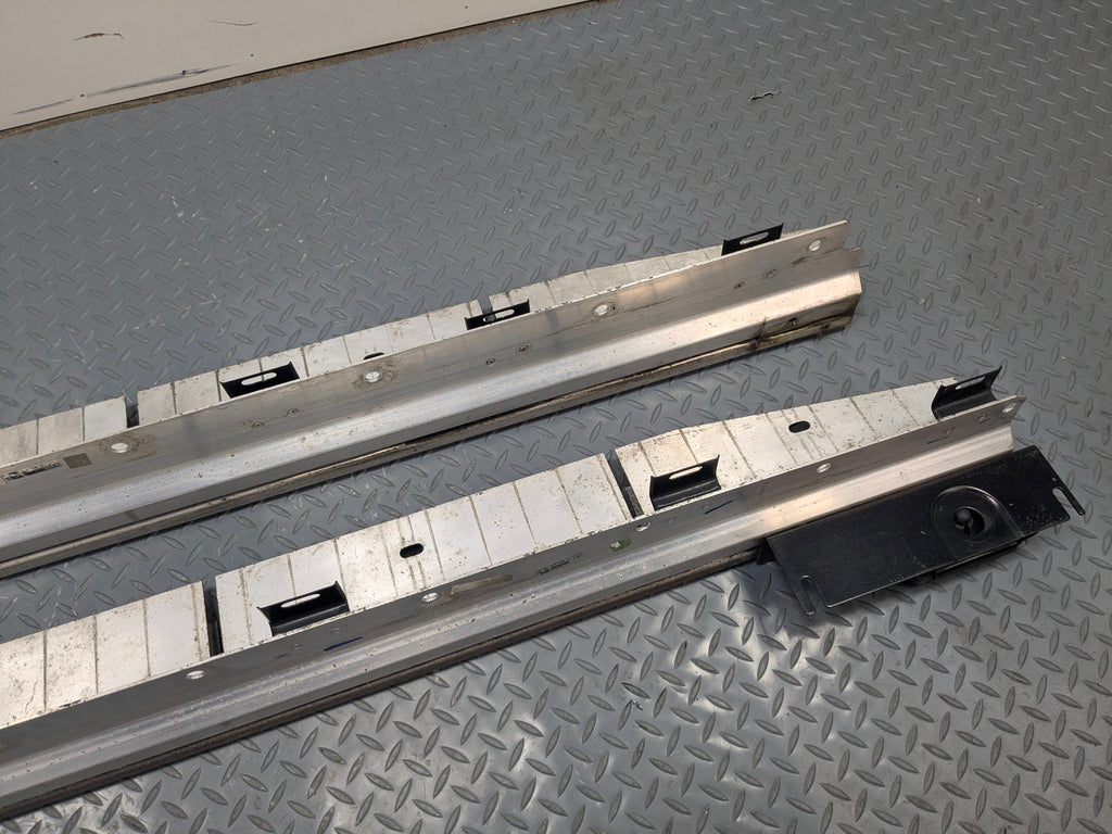 09 - 11 OEM MERCEDES-BENZ ML63 RIGHT AND LEFT SIDE STEP RUNNING BOARD BRACKET