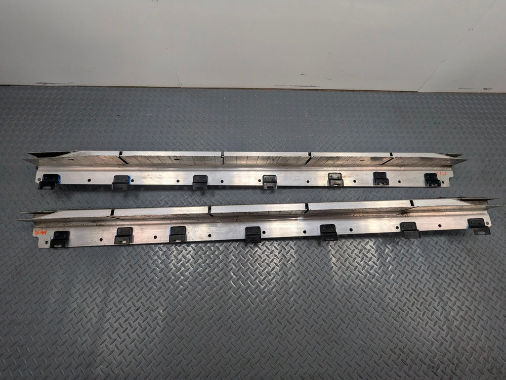 09 - 11 OEM MERCEDES-BENZ ML63 RIGHT AND LEFT SIDE STEP RUNNING BOARD BRACKET