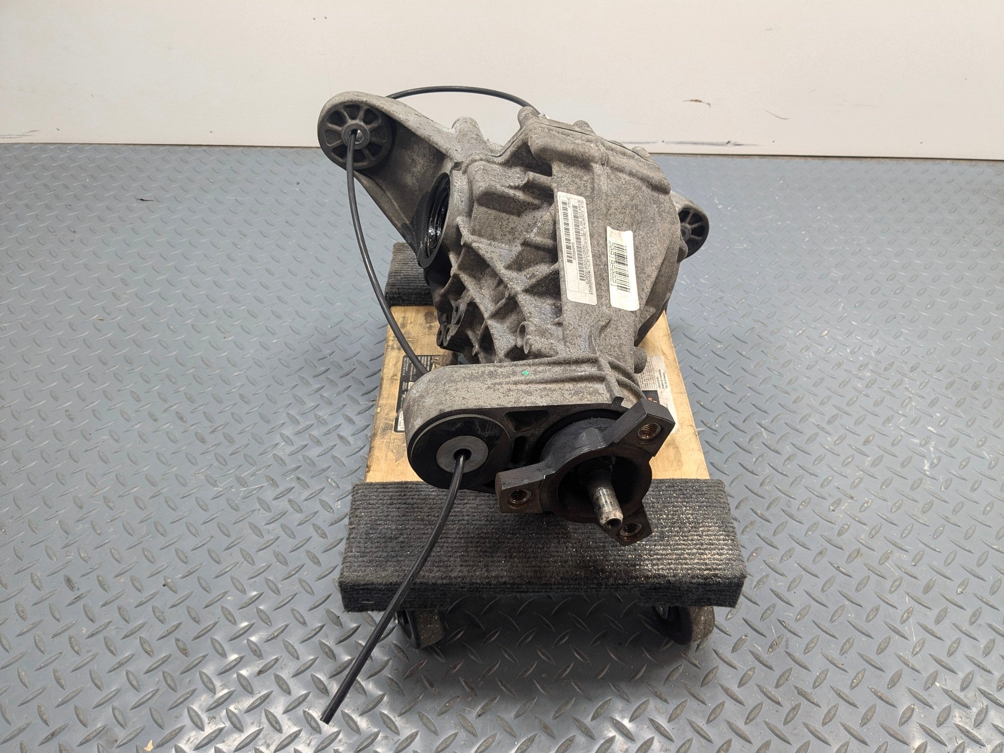 2009 - 2011 OEM MERCEDES-BENZ ML63 REAR DIFFERENTIAL AXLE CARRIER ASSEMBLY