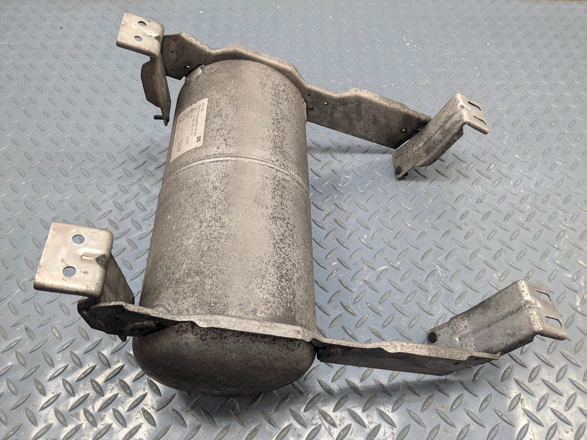 2009 - 2011 OEM MERCEDES-BENZ ML63 AIR SUSPENSION TANK RESERVOIR ASSEMBLY