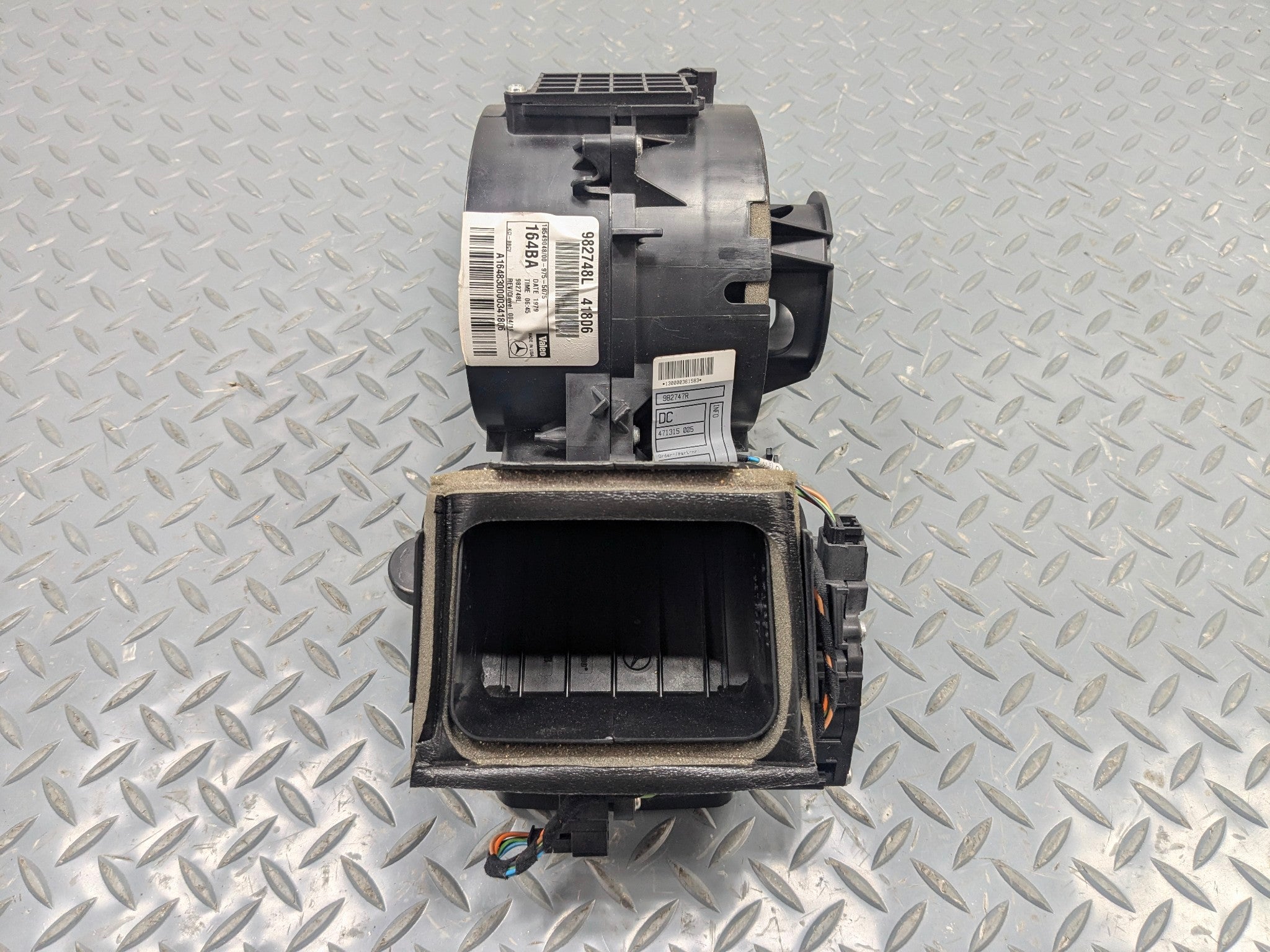 2009 - 2011 OEM MERCEDES-BENZ ML63 AC HEATER BLOWER MOTOR HOUSING