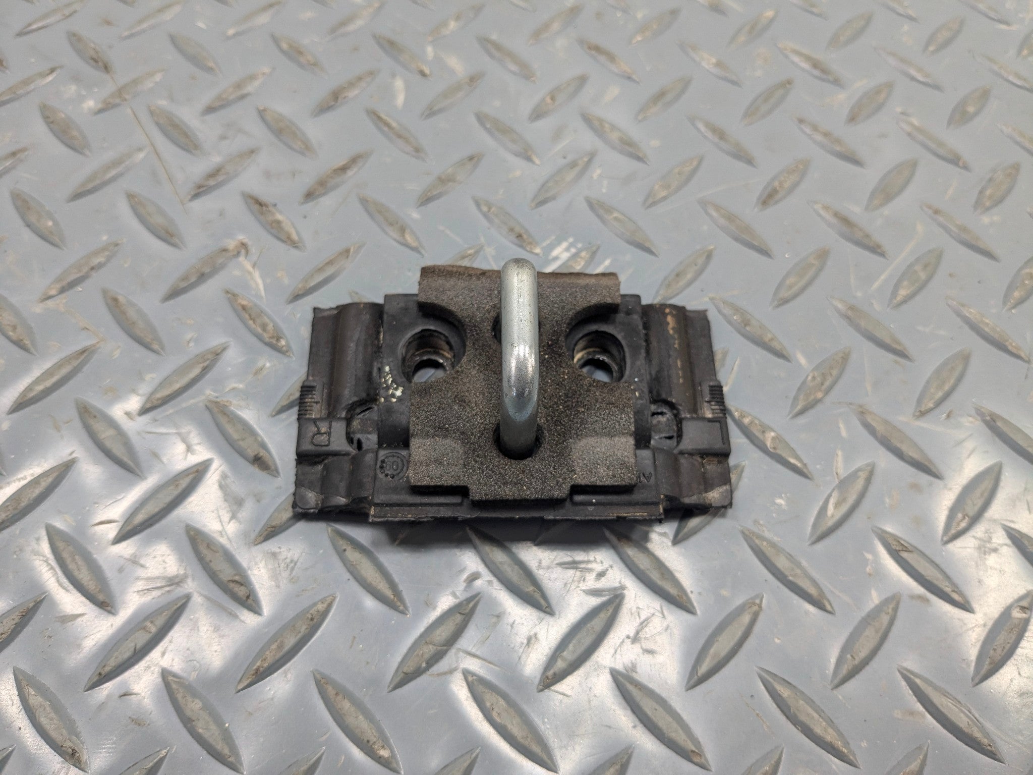 2009 - 2011 OEM MERCEDES-BENZ ML63 TRUNK TAILGATE LIFTGATE LATCH LOCK STRIKER