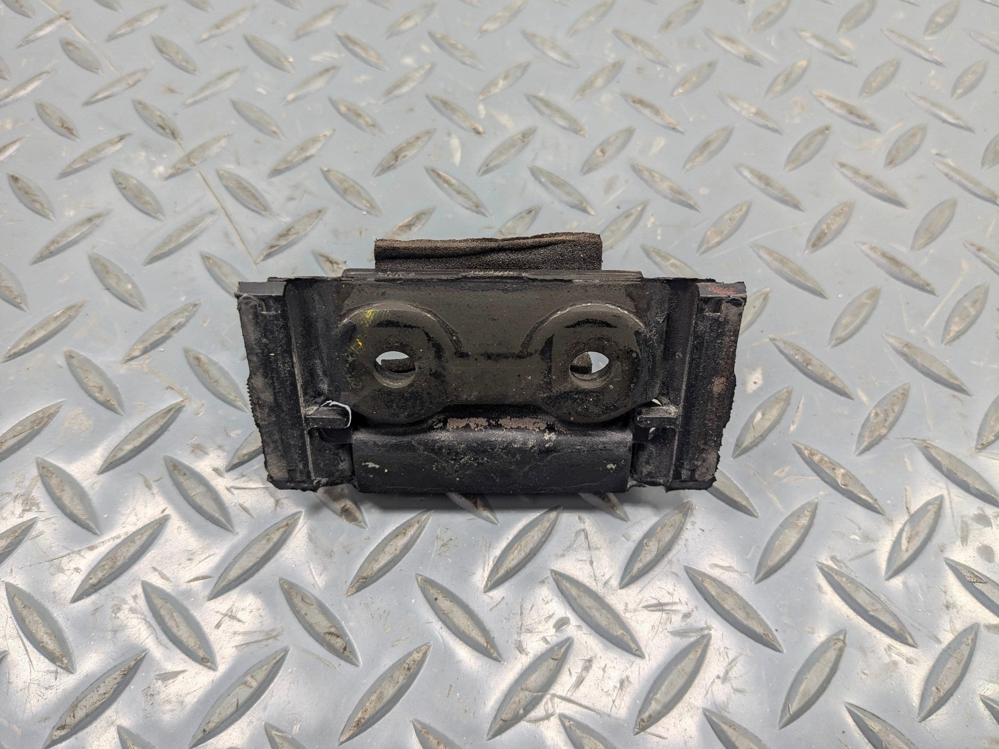 2009 - 2011 OEM MERCEDES-BENZ ML63 TRUNK TAILGATE LIFTGATE LATCH LOCK STRIKER