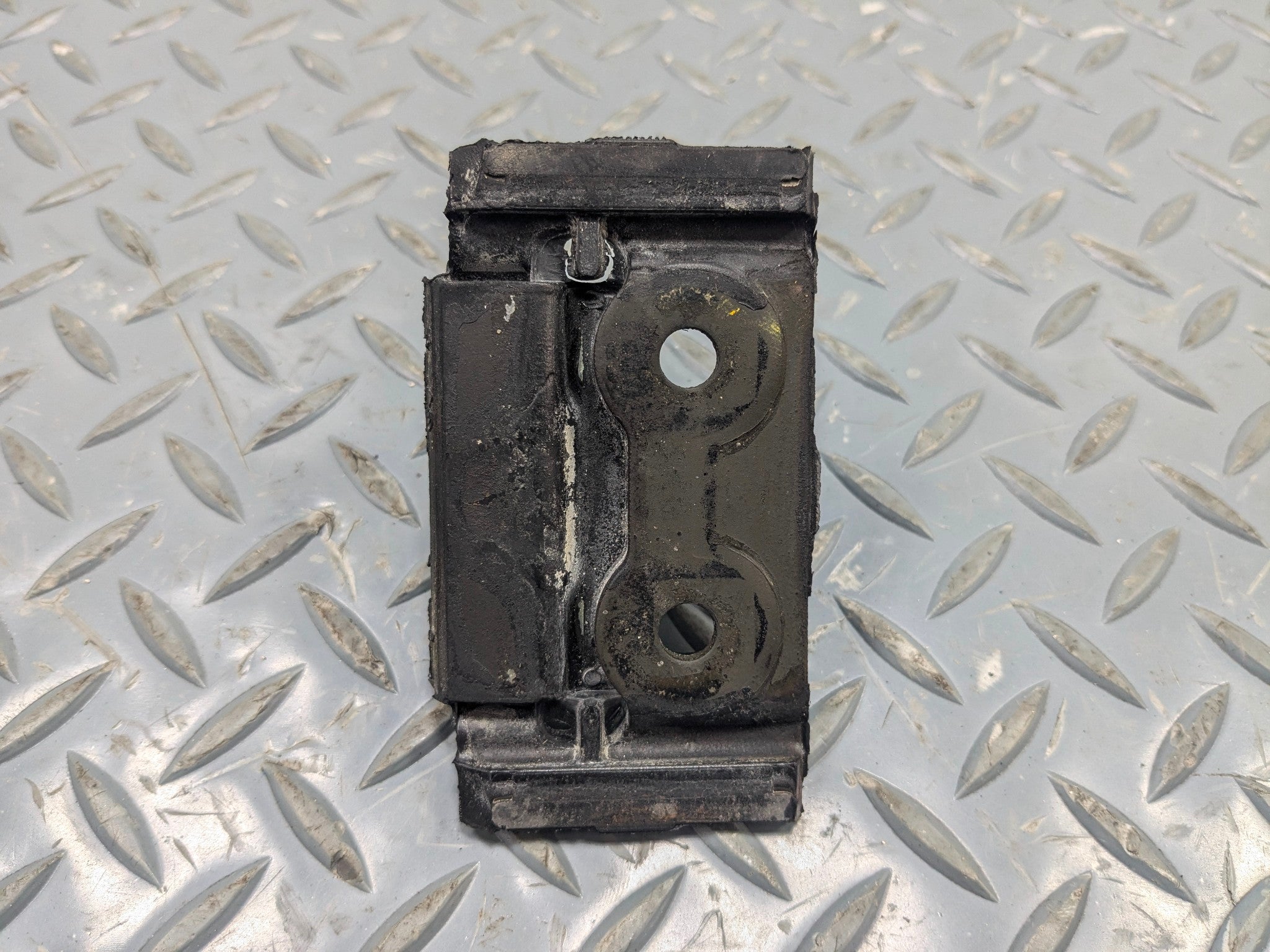 2009 - 2011 OEM MERCEDES-BENZ ML63 TRUNK TAILGATE LIFTGATE LATCH LOCK STRIKER
