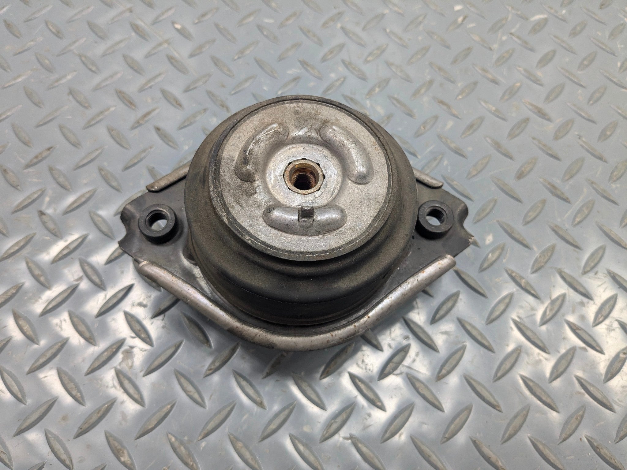 2009 - 2011 OEM MERCEDES-BENZ ML63 ENGINE MOUNT