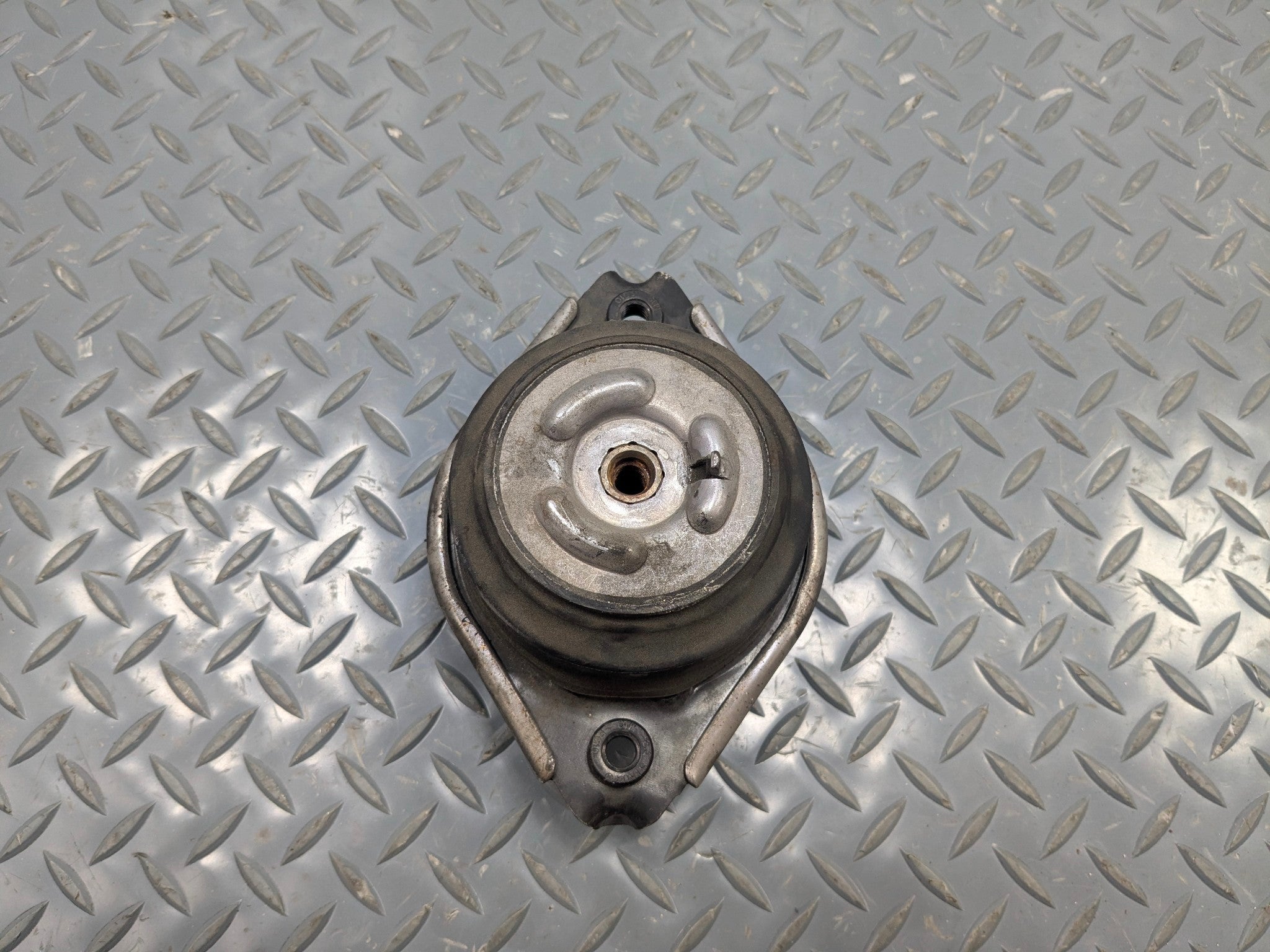 2009 - 2011 OEM MERCEDES-BENZ ML63 ENGINE MOUNT
