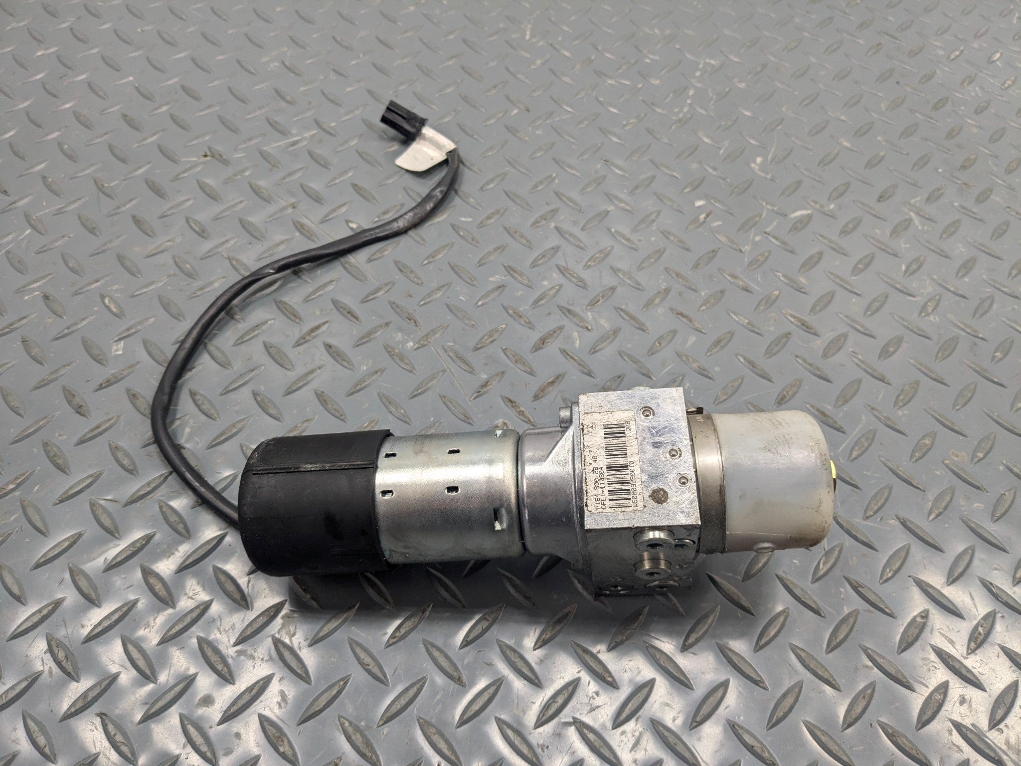 2009 - 2011 OEM MERCEDES-BENZ ML63 TRUNK LIFT GATE HYDRAULIC SHOCK MOTOR PUMP