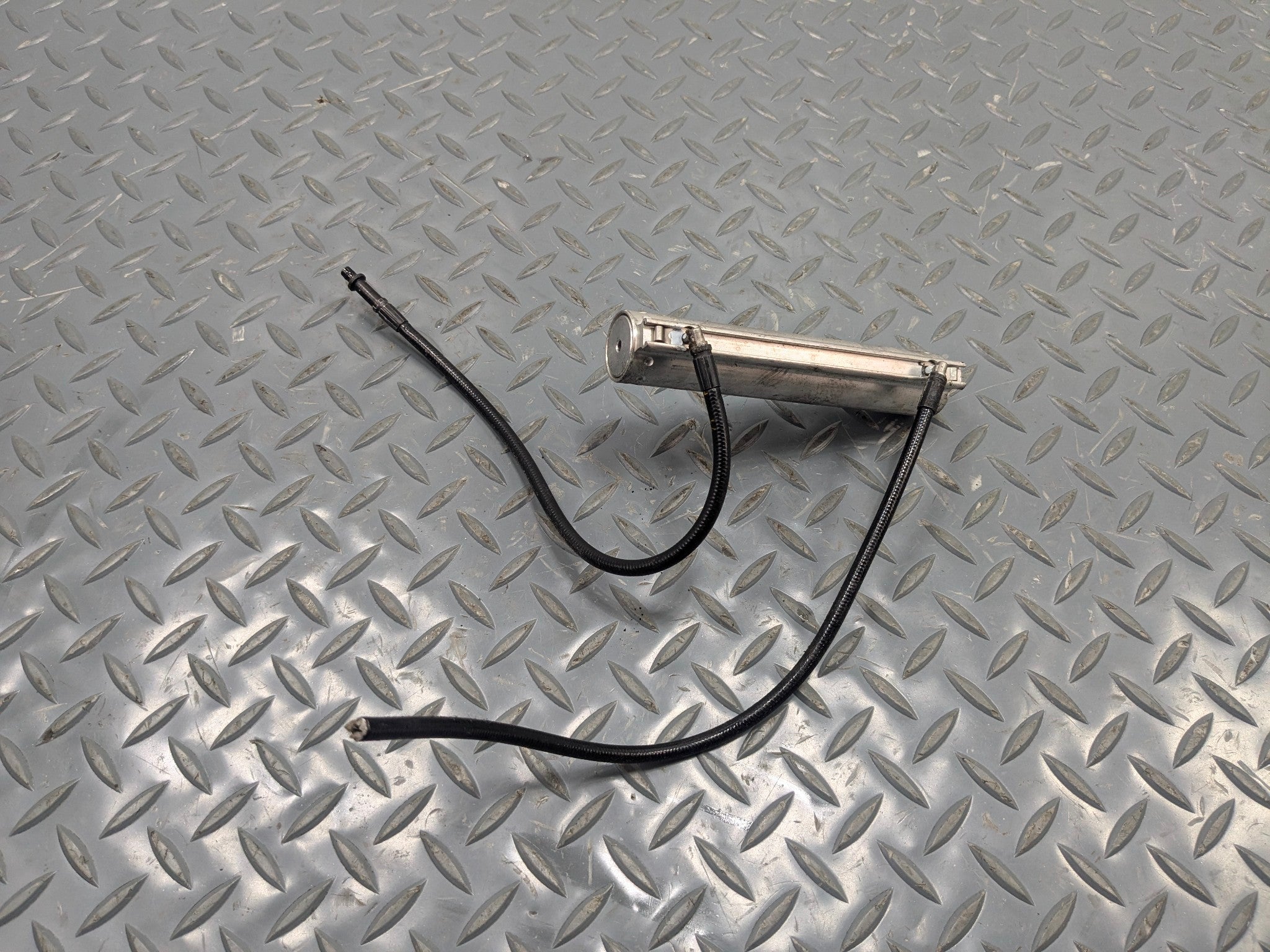 09 - 11 OEM MERCEDES-BENZ ML63 LIFTGATE TRUNK LID HYDRAULIC PRESSURE CYLINDER