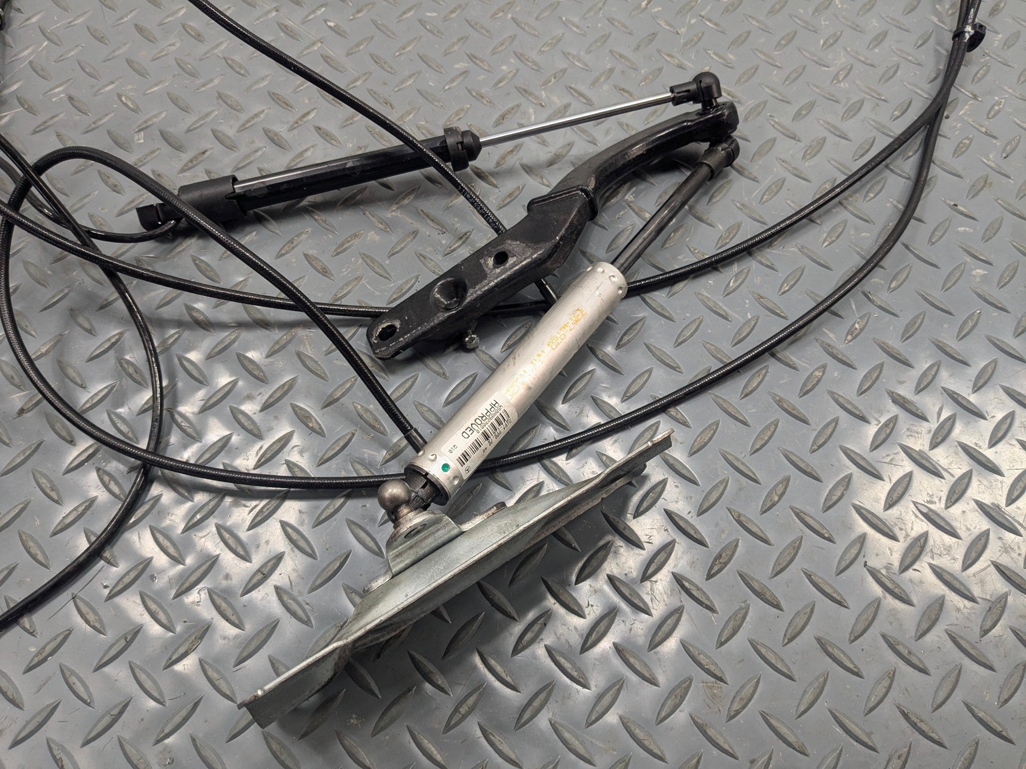 09 - 11 OEM MERCEDES-BENZ ML63 TRUNK LID TAILGATE HYDRAULIC PUMP MOTOR CYLINDER