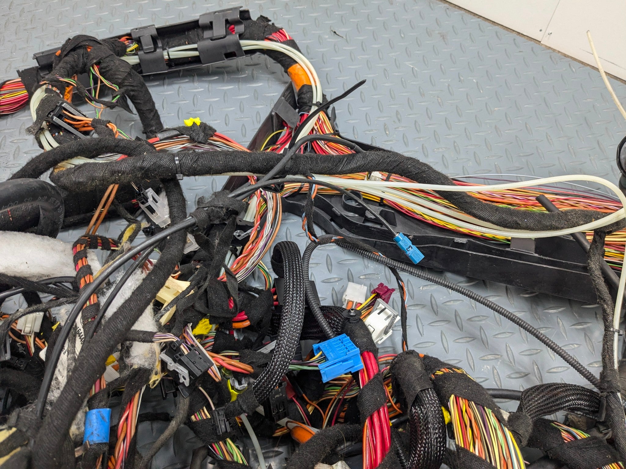 09 - 11 OEM MERCEDES-BENZ ML63 COMPLETE BODY WIRE HARNESS CABLES WITH FUSEBOX