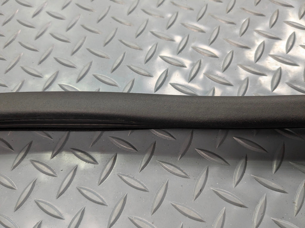 2009 - 2011 OEM MERCEDES-BENZ ML63 FRONT LEFT DOOR SEAL WEATHER STRIPPING RUBBER