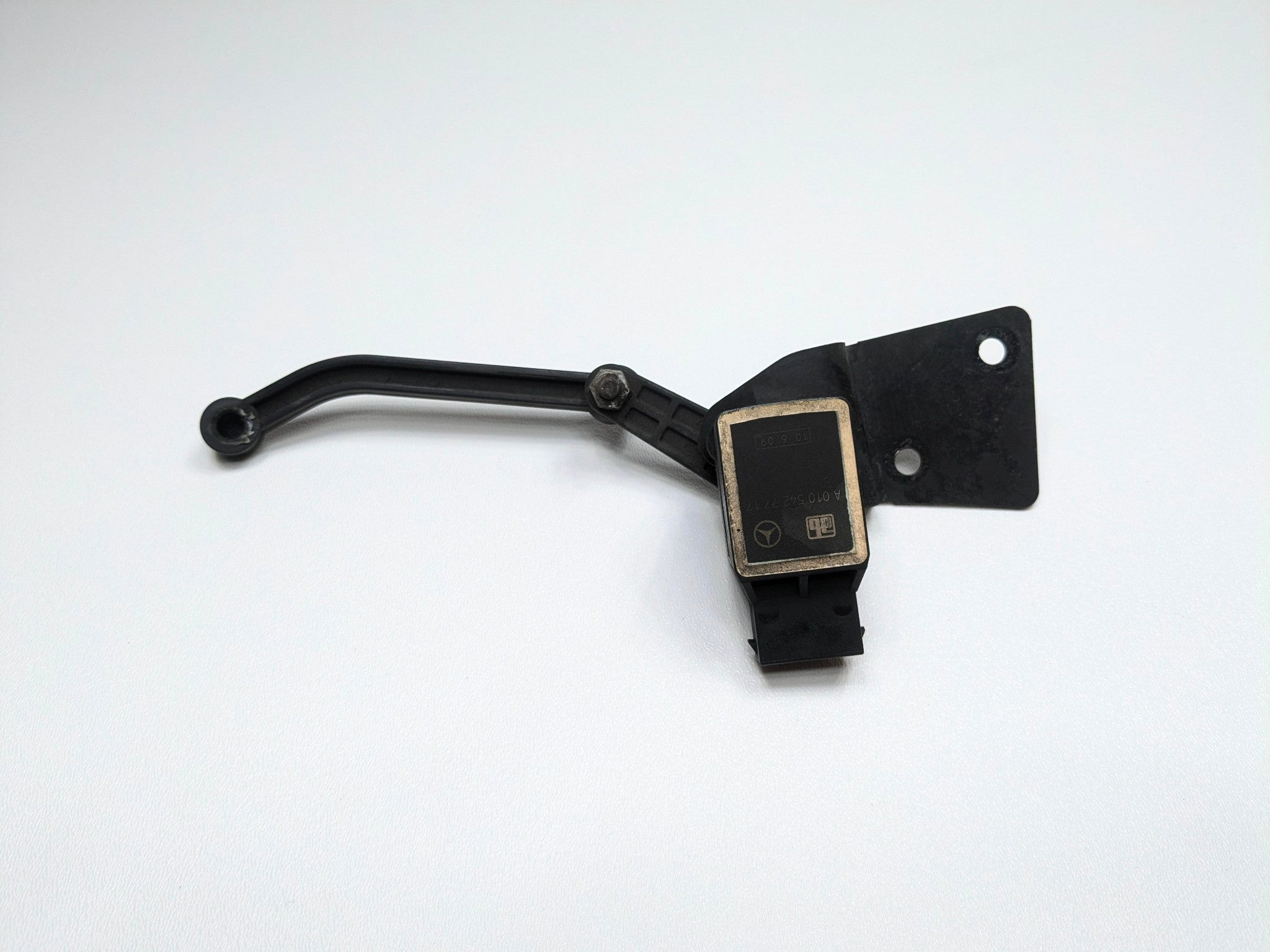 09 - 11 OEM MERCEDES-BENZ ML63 FRONT RIGHT AIR SUSPENSION LEVEL HEIGHT SENSOR