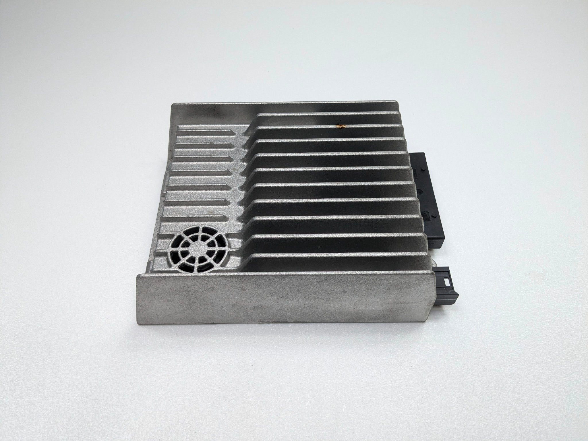 2009 - 2011 OEM MERCEDES-BENZ ML63 HARMAN BECKER AUDIO AMPLIFIER AMP